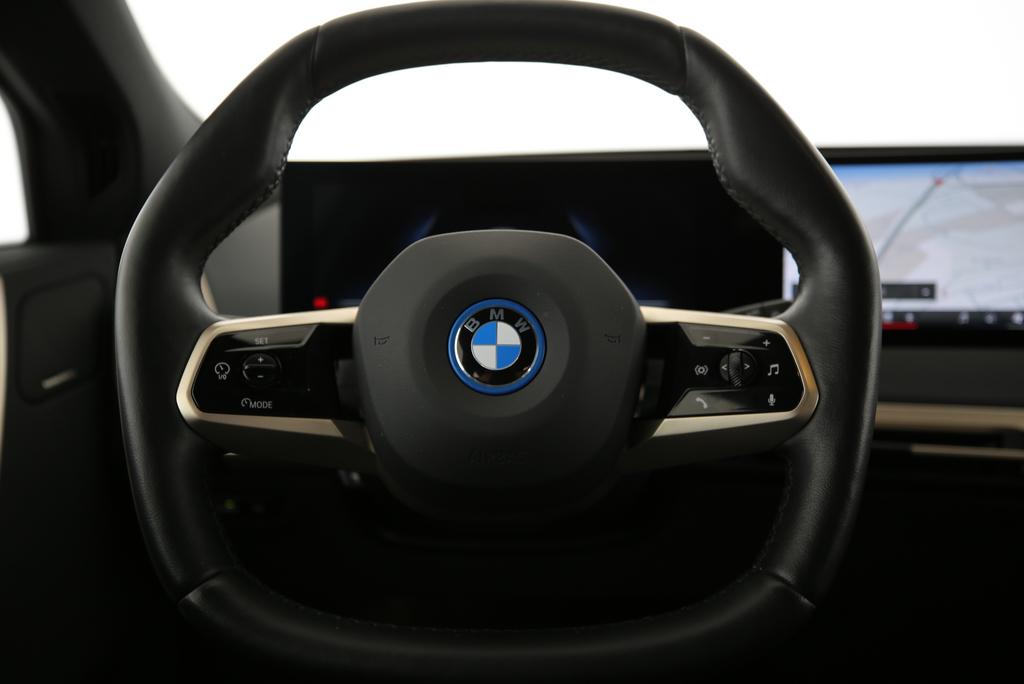 BMW iX M60-image-7