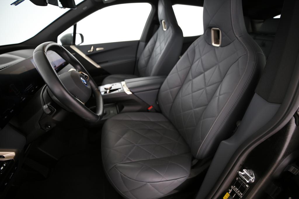 BMW iX M60-image-2