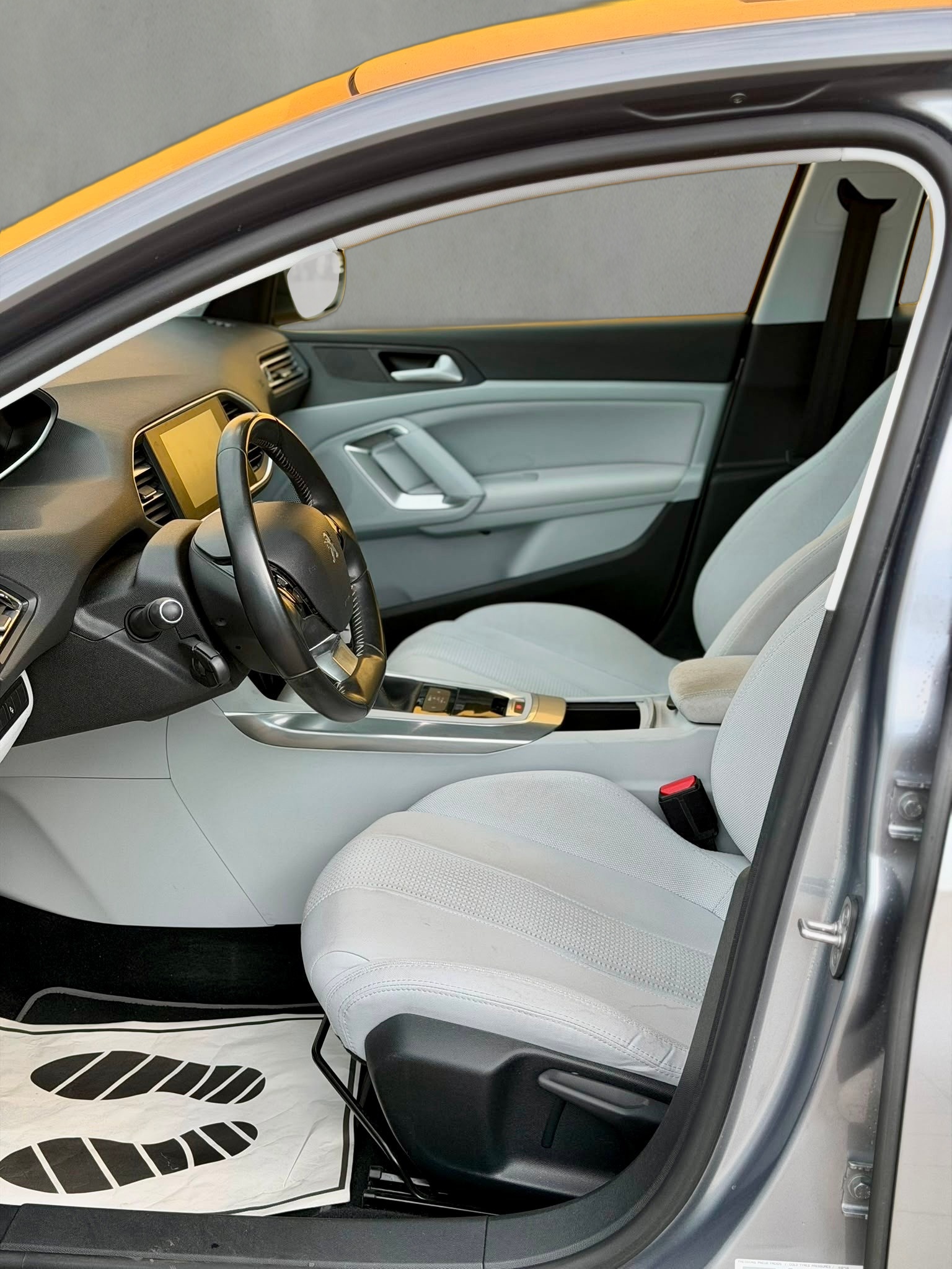 PEUGEOT 308 1.2 THP Allure Automatic-image-6