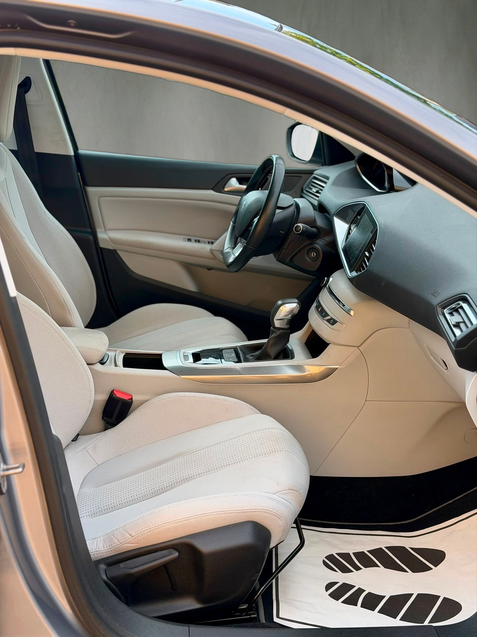 PEUGEOT 308 1.2 THP Allure Automatic-image-7