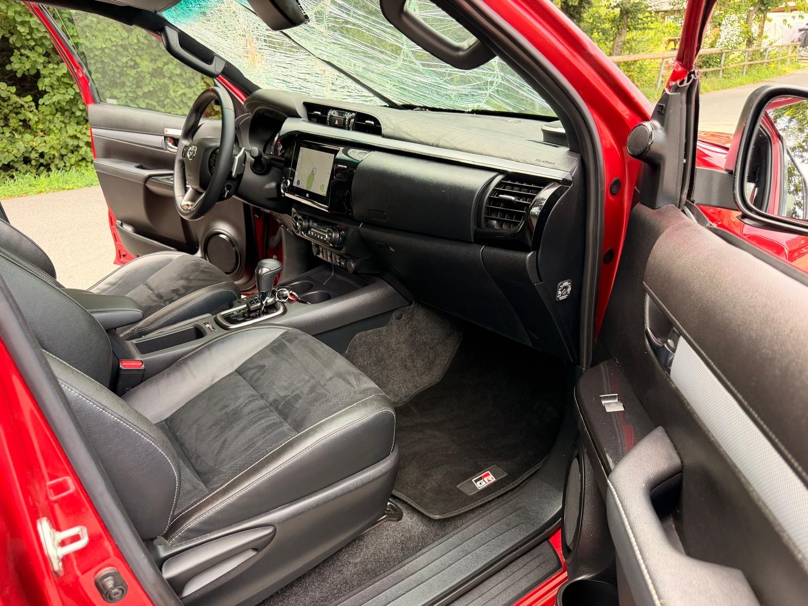 TOYOTA Hilux 2.8d GR Sport II Double Cab 4x4 A-image-12