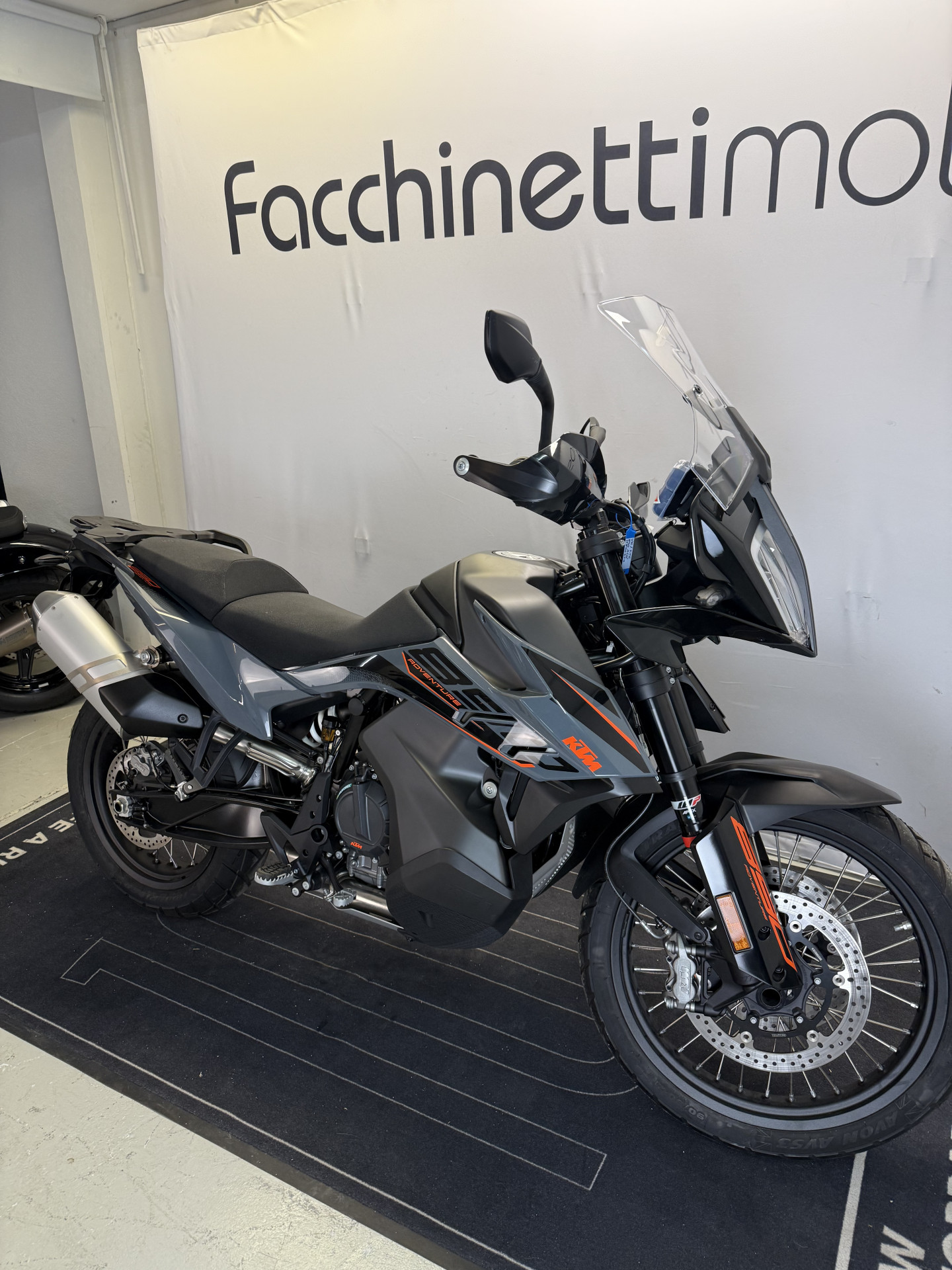 KTM 890 Adventure-showroom-element-2