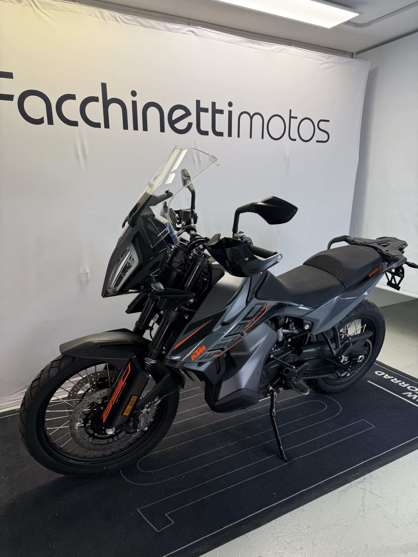 KTM 890 Adventure-showroom-element-1