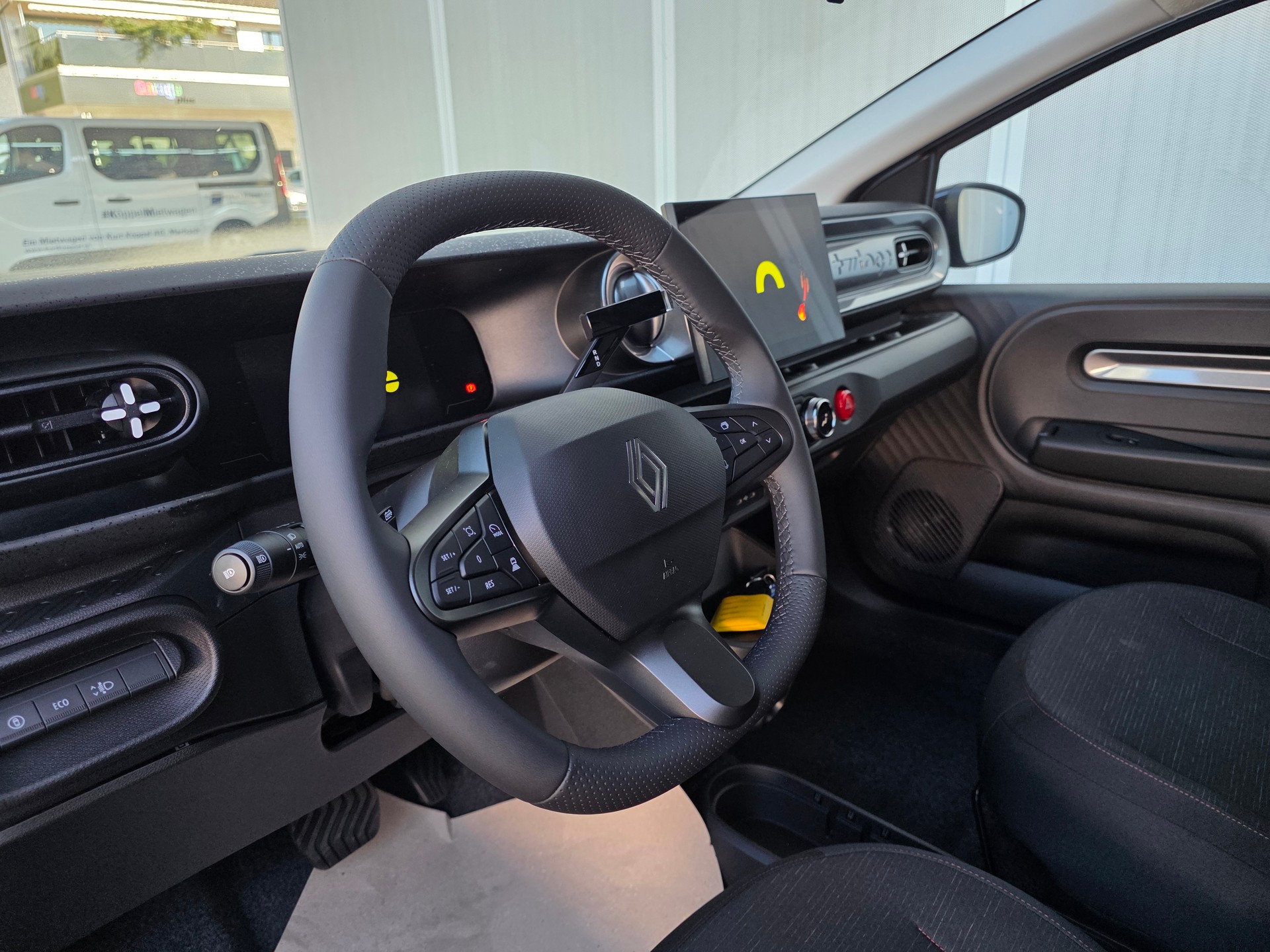 RENAULT Twingo E-Tech 27kWh Techno-image-5