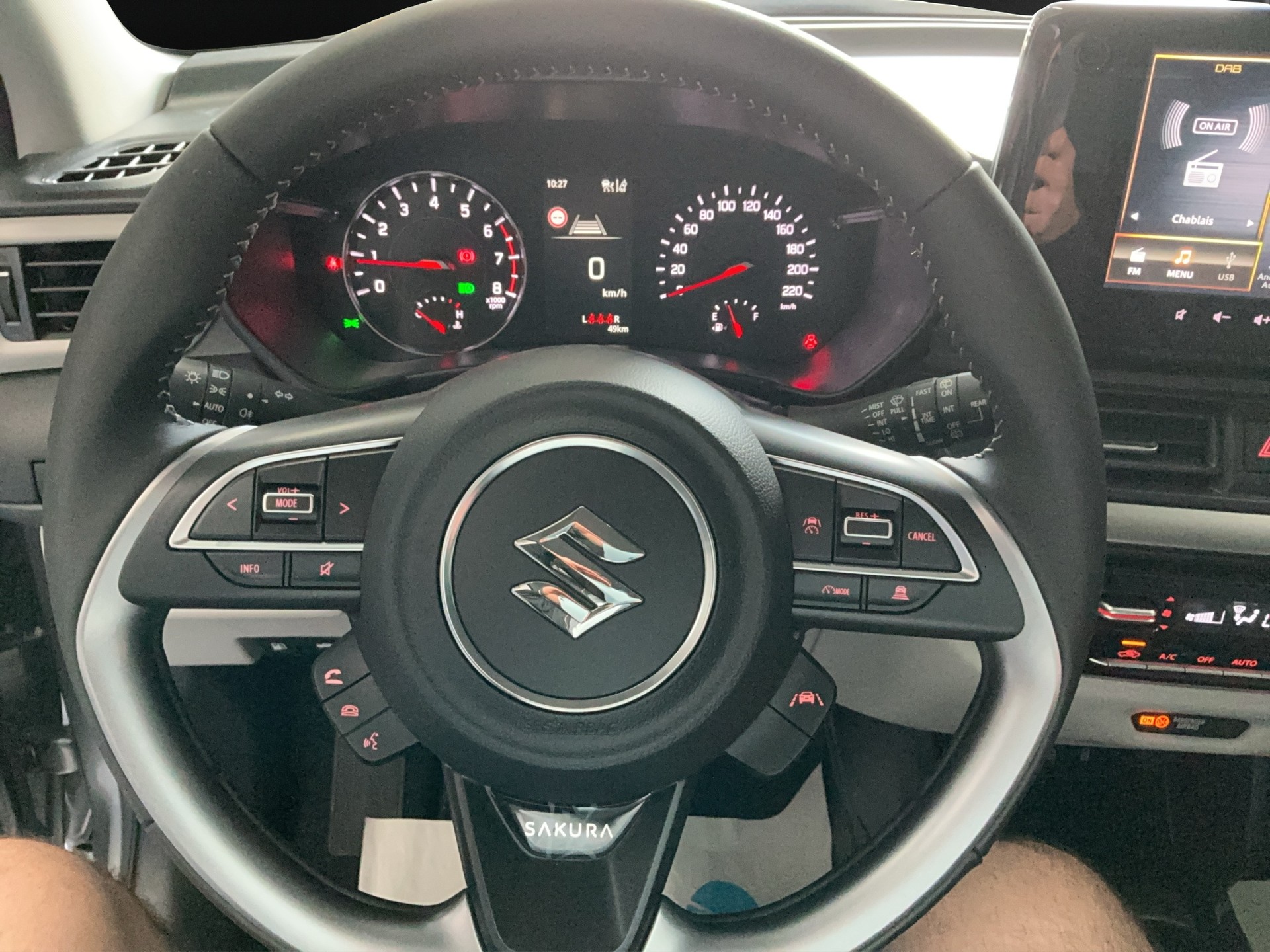 SUZUKI Swift 1.2 Sakura Top Hybrid 4x4-image-12