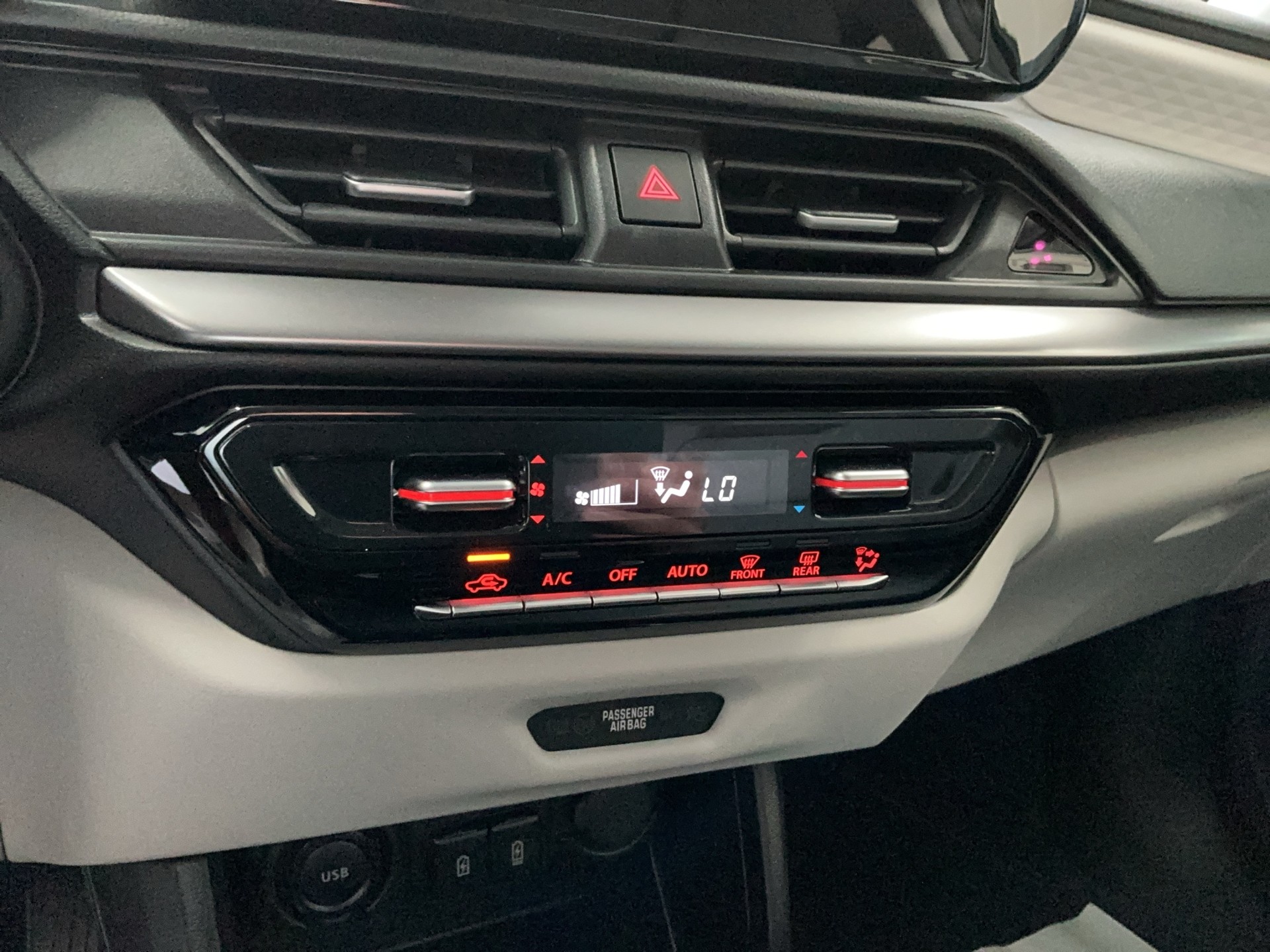 SUZUKI Swift 1.2 Sakura Top Hybrid 4x4-image-10