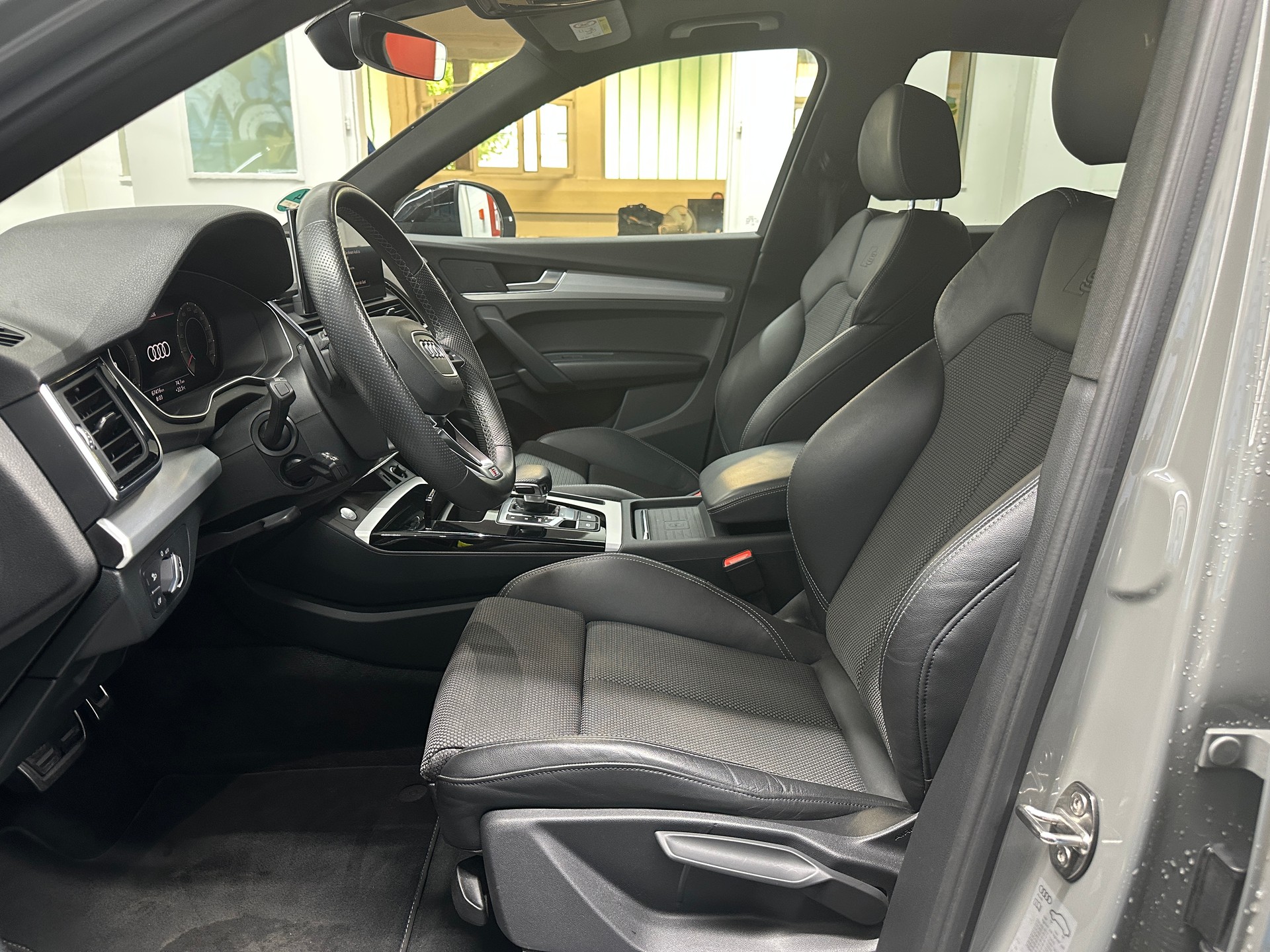 AUDI Q5 Sportback 40 TDI S line quattro S-tronic-image-7