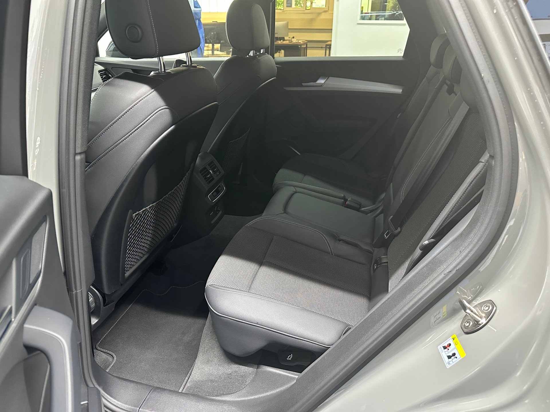 AUDI Q5 Sportback 40 TDI S line quattro S-tronic-image-8