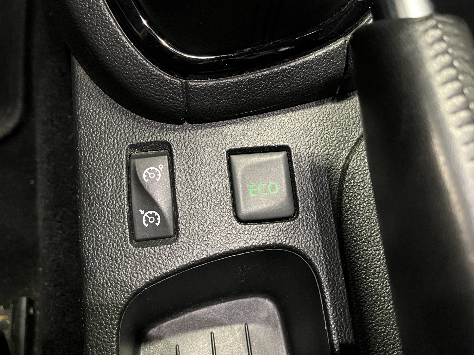 RENAULT Clio 0.9 12V Intens-image-15