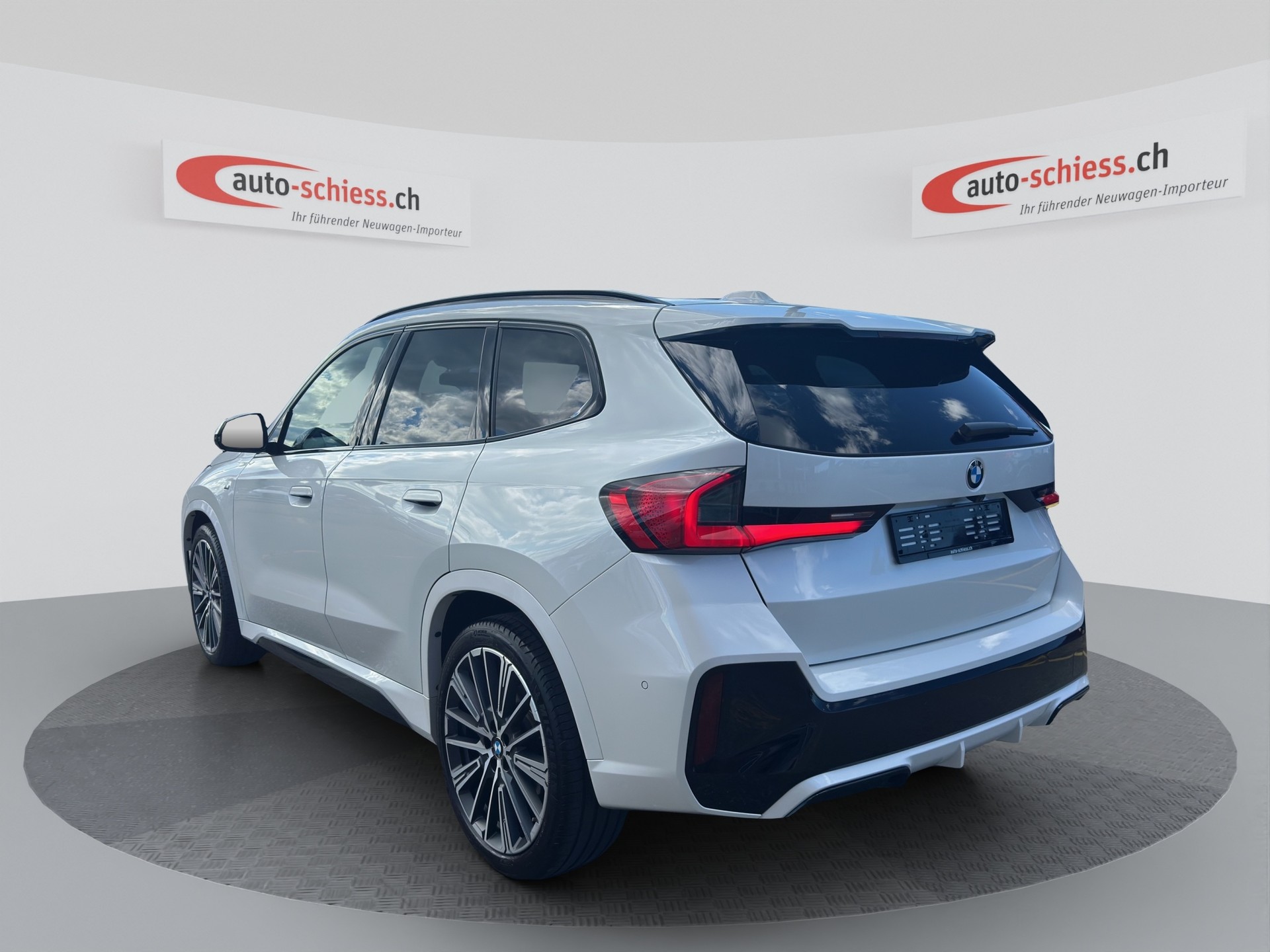 BMW X1 xDrive 23d 48V M Sport Shadow Line-image-3
