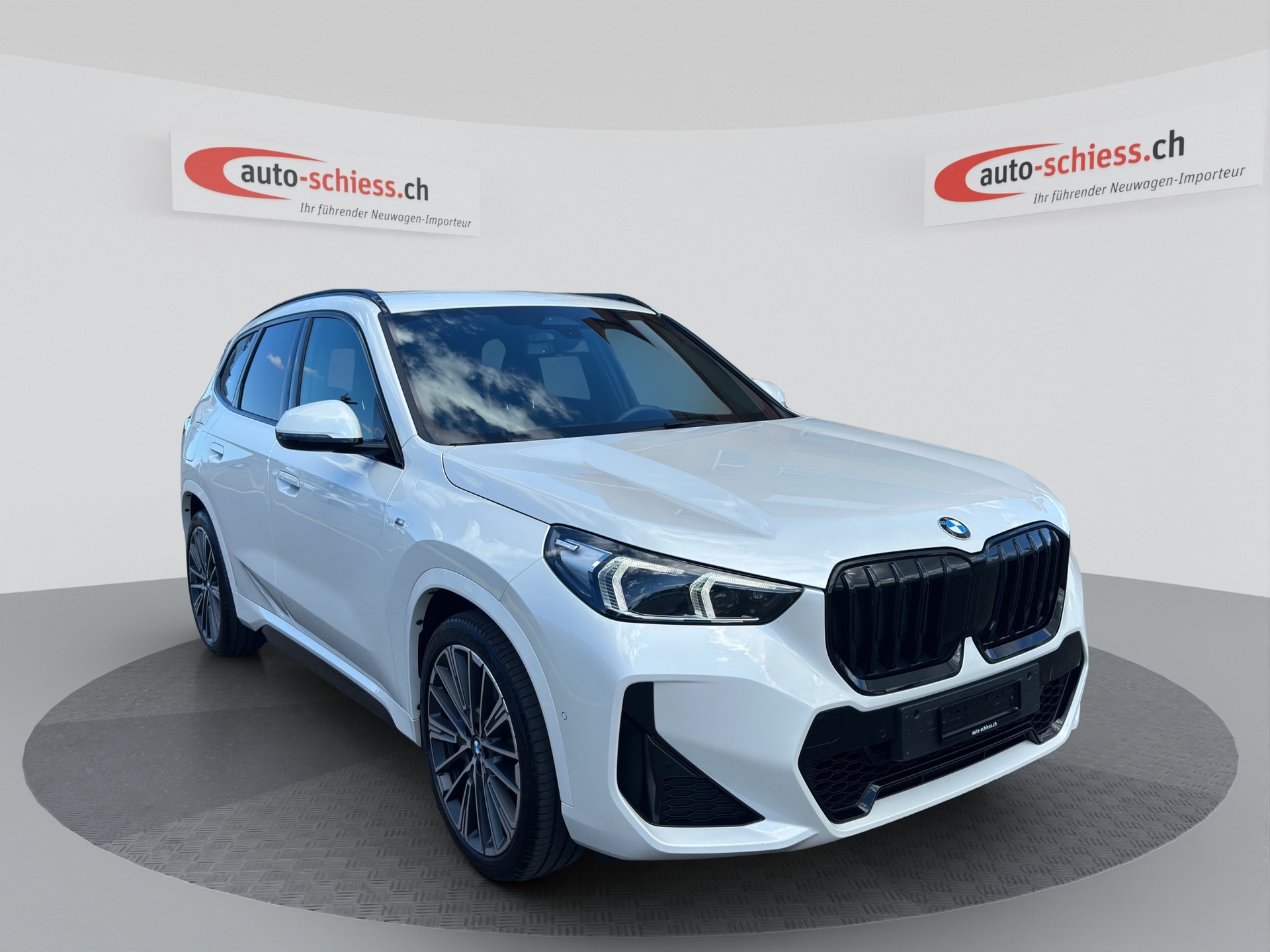 BMW X1 xDrive 23d 48V M Sport Shadow Line-image-0