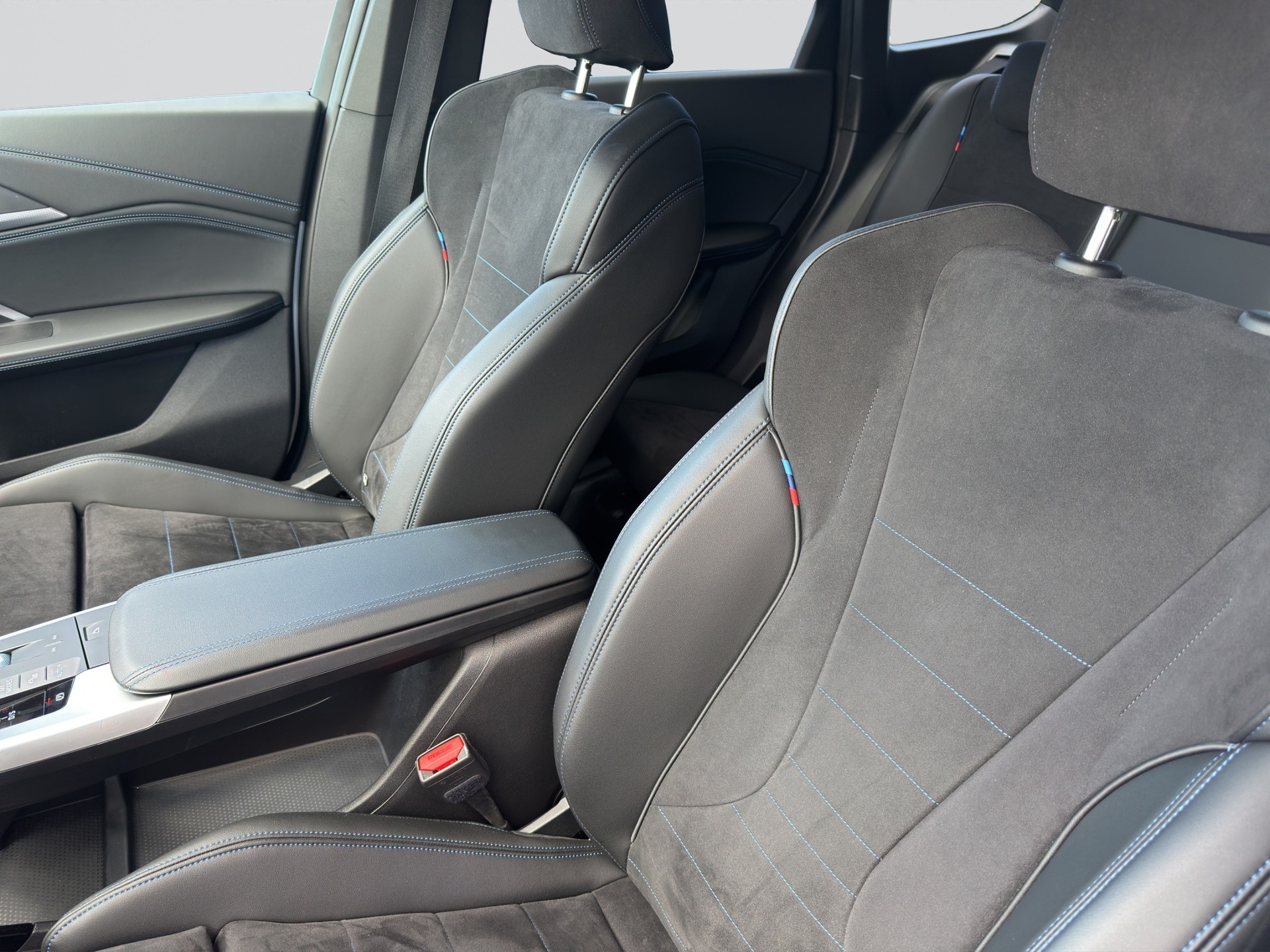 BMW X1 xDrive 23d 48V M Sport Shadow Line-image-5