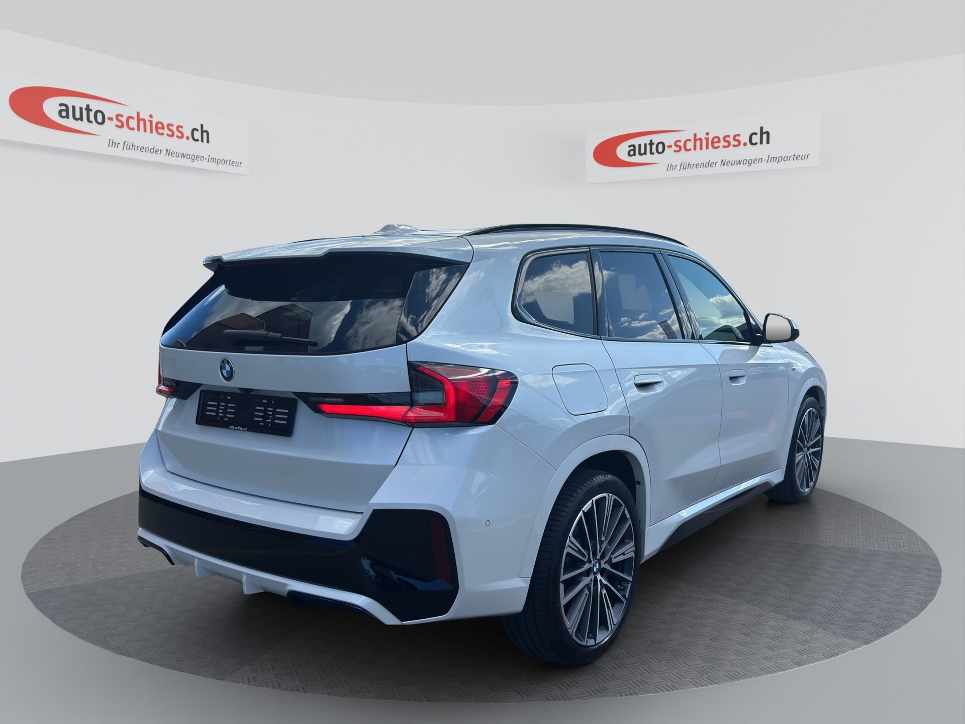 BMW X1 xDrive 23d 48V M Sport Shadow Line-image-4