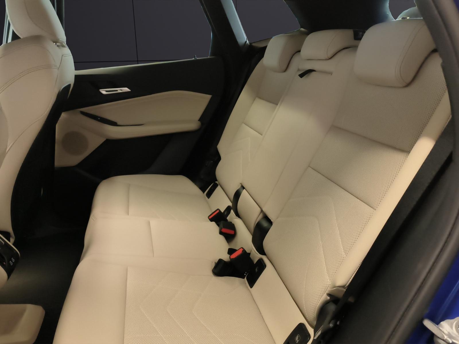 BMW 2er Reihe U06 Active Tourer 225e xDrive paddles-image-12