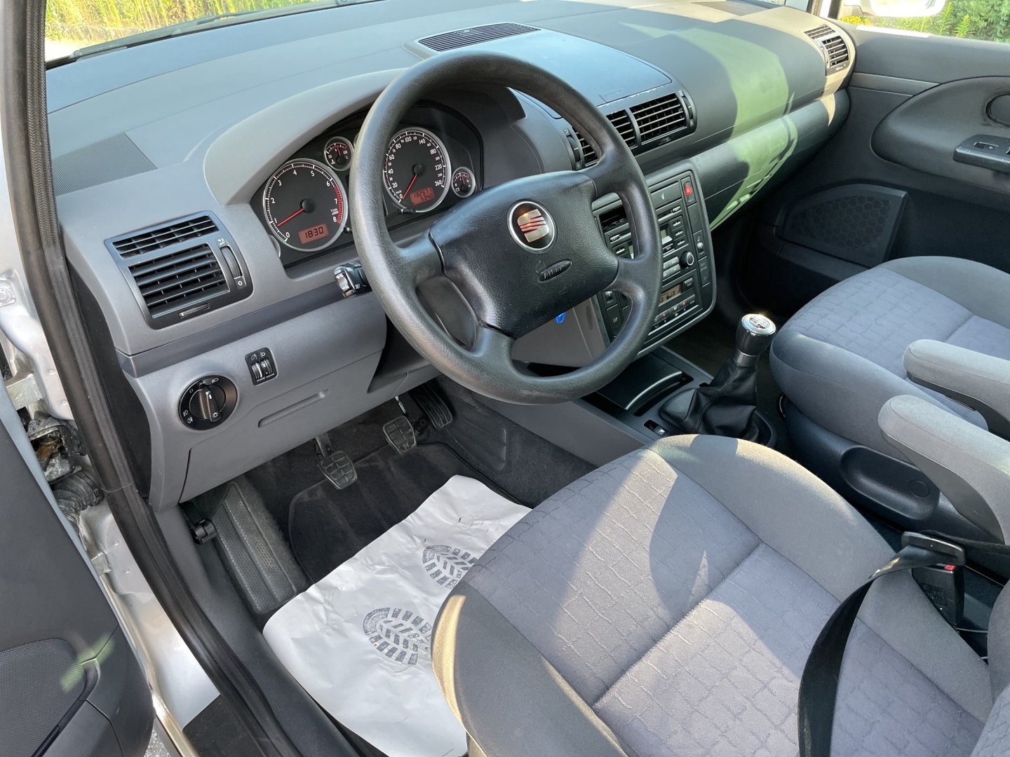 SEAT Alhambra 1.8 T Reference – 7 places, climatisation, idéale famille-image-12
