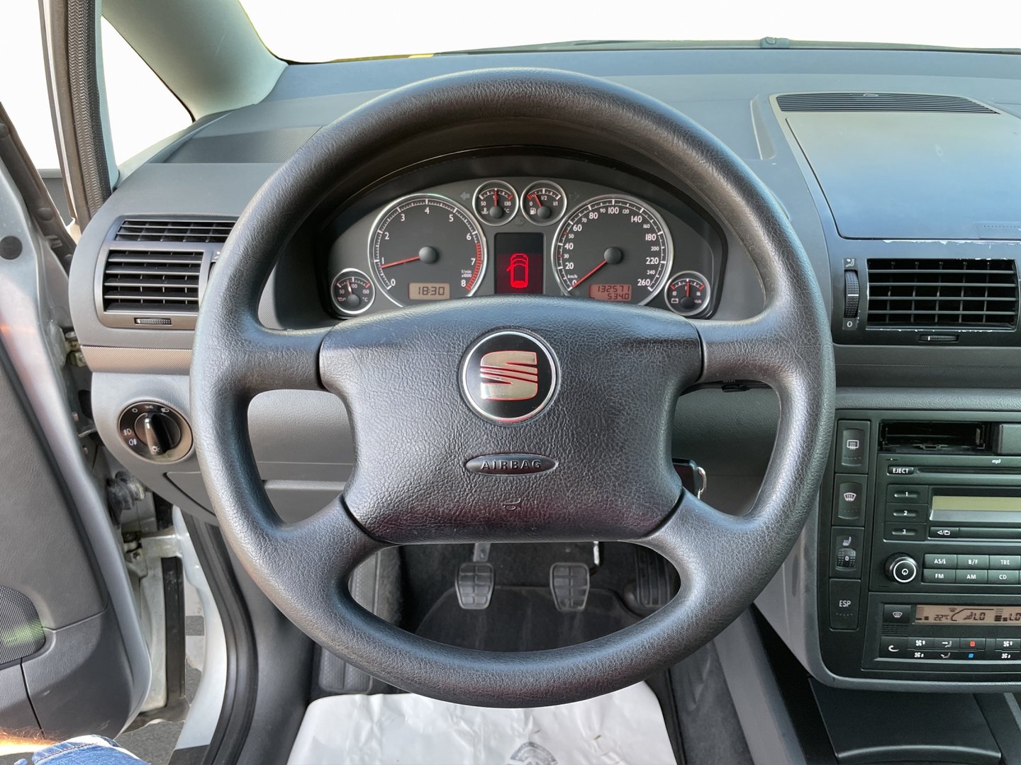 SEAT Alhambra 1.8 T Reference – 7 places, climatisation, idéale famille-image-10