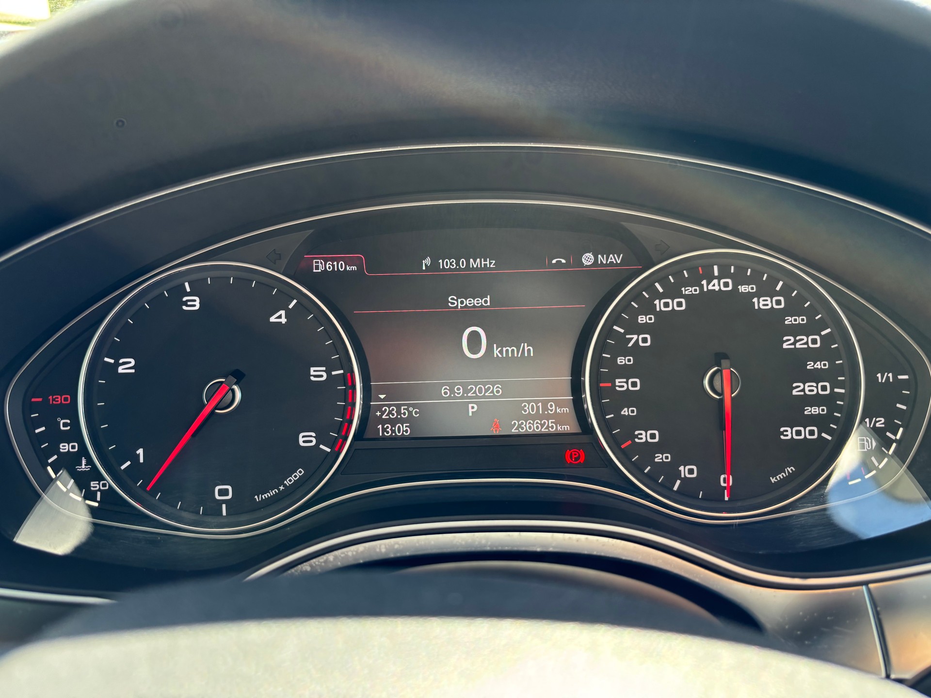 AUDI 3.0 V6 TDI 245 quattro S-Tr.-image-6