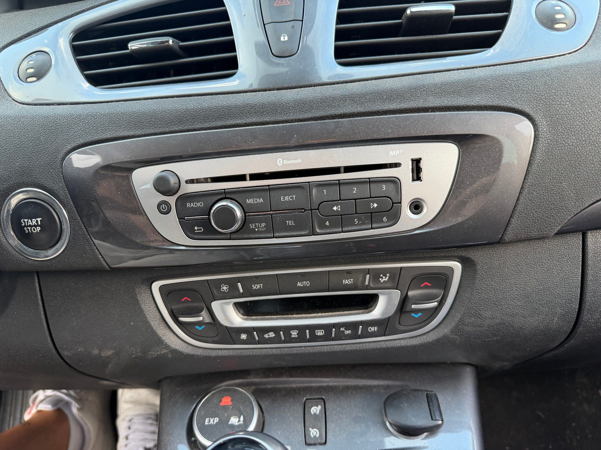 RENAULT Scénic Xmod 1.2 16V Turbo Privilège-image-11