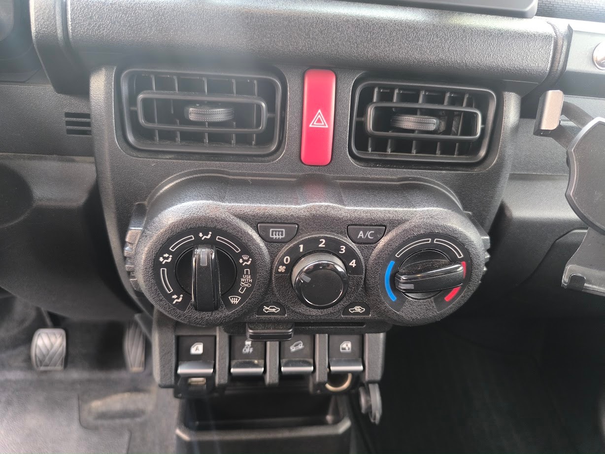 SUZUKI Jimny 1.5 Compact+ 4x4-image-10