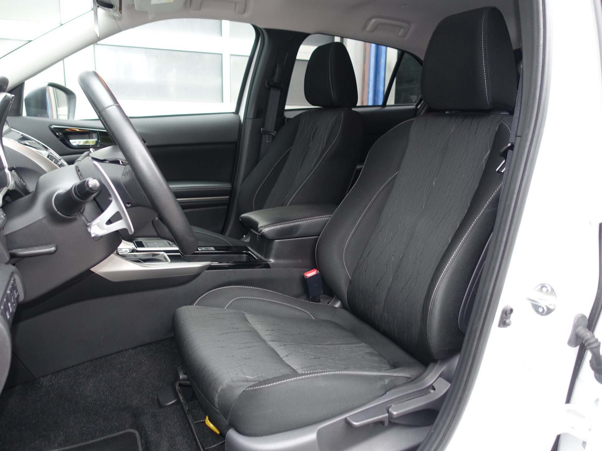 MITSUBISHI Eclipse Cross 1.5 T-Mivec Style 4WD CVT-image-9