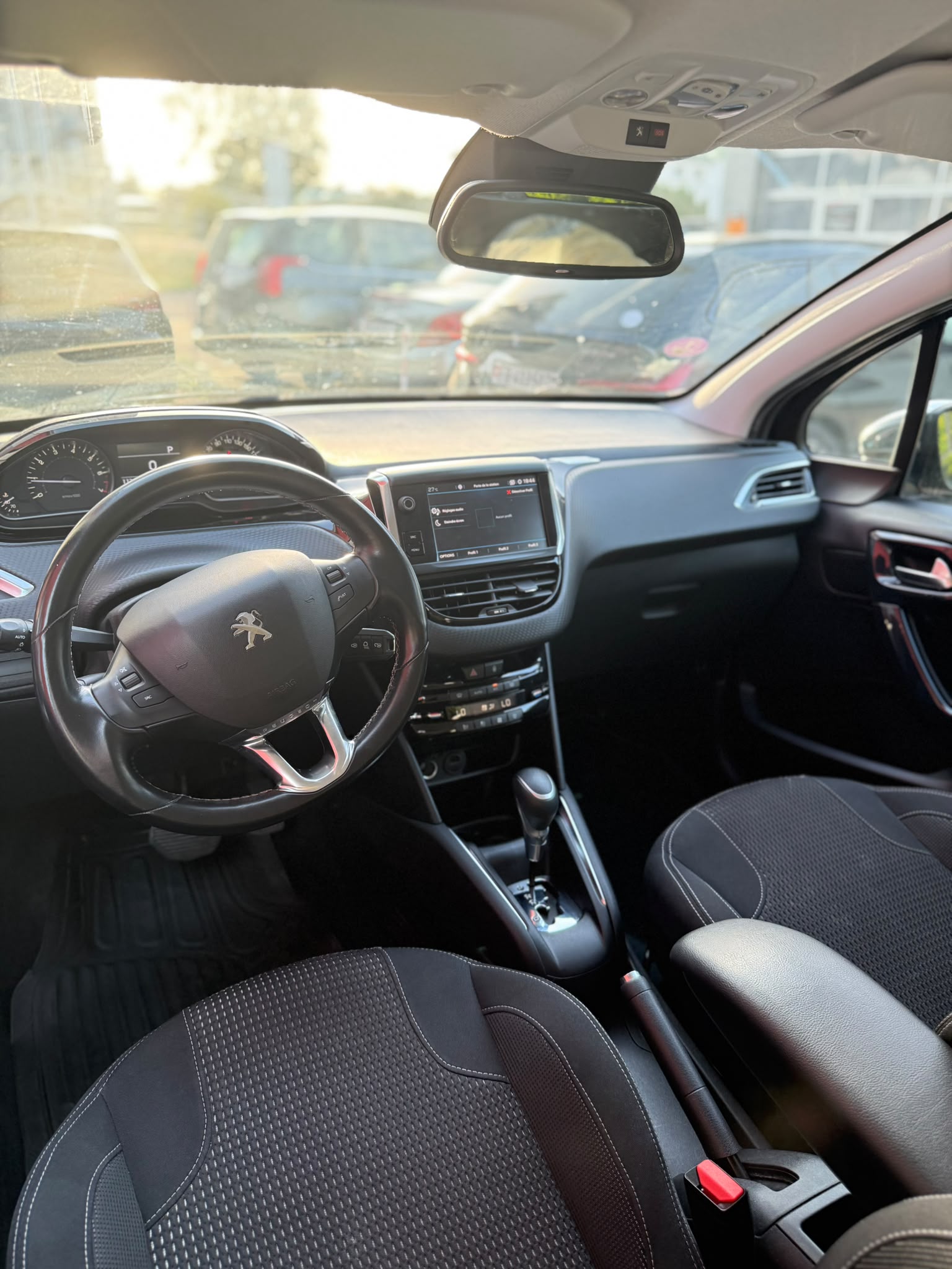 PEUGEOT 208 1.2 Allure Automatique-image-1