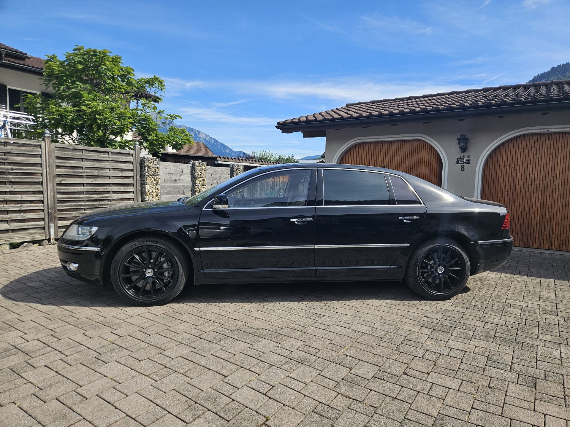 VW W12 LWB-image-1