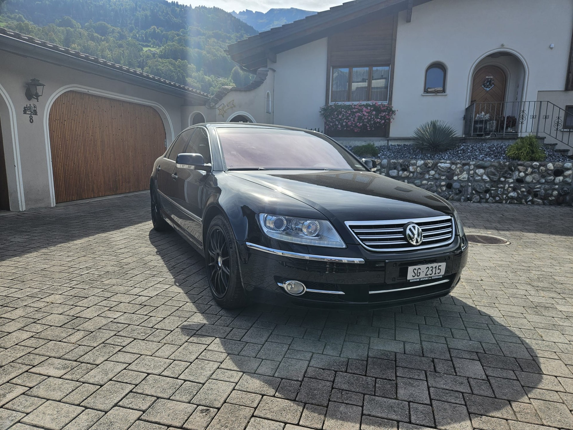 VW W12 LWB-image-0