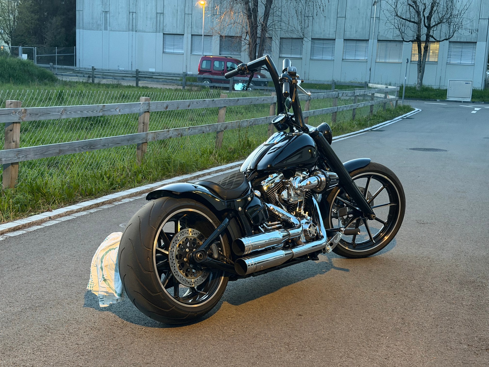 HARLEY-DAVIDSON Breakout 103