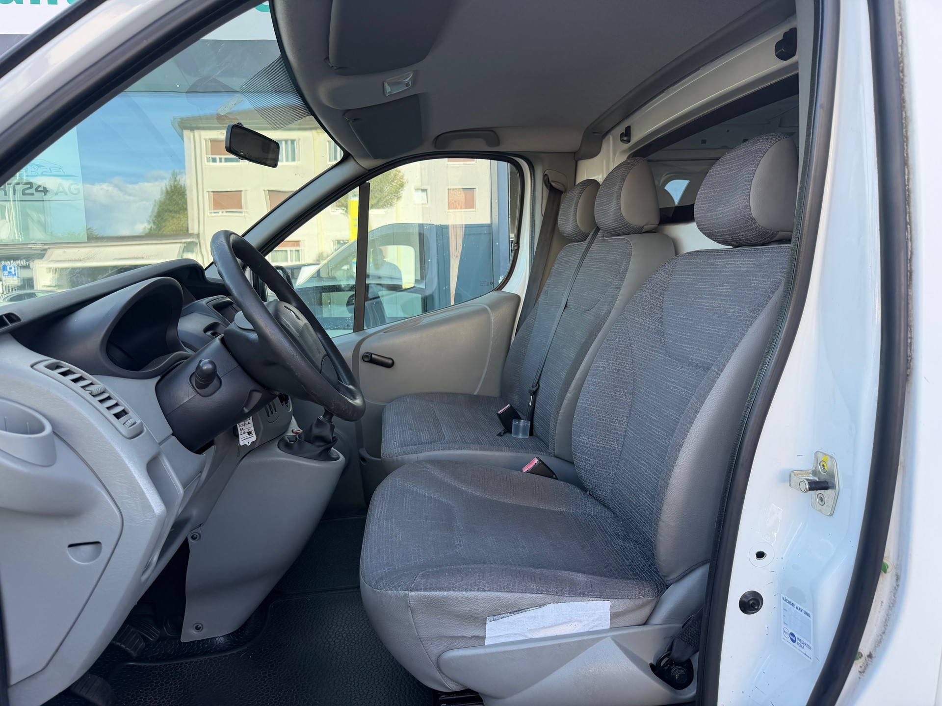 RENAULT Trafic 2.0 dCi 90 2.7t L1H1-image-10