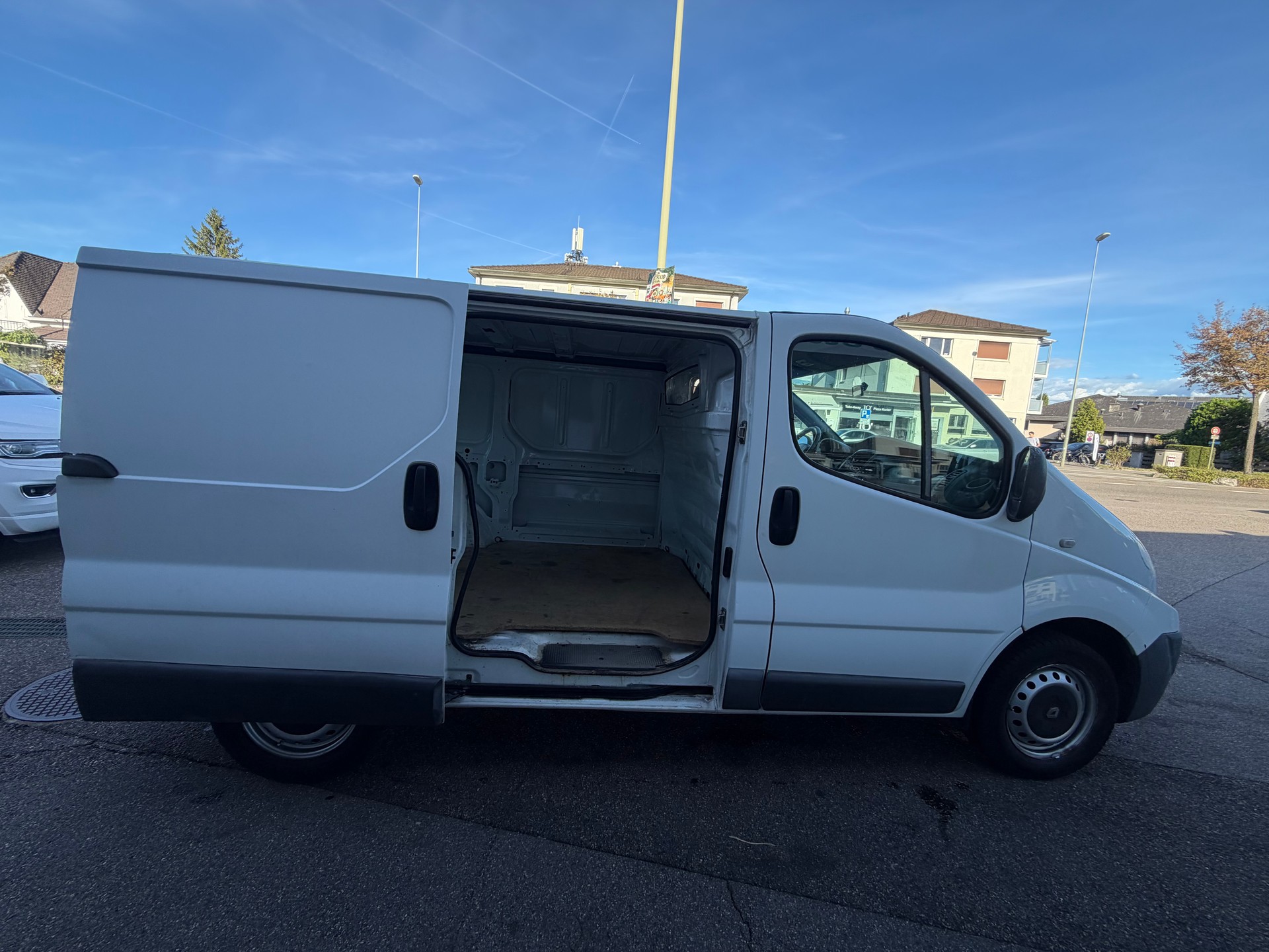 RENAULT Trafic 2.0 dCi 90 2.7t L1H1-image-9