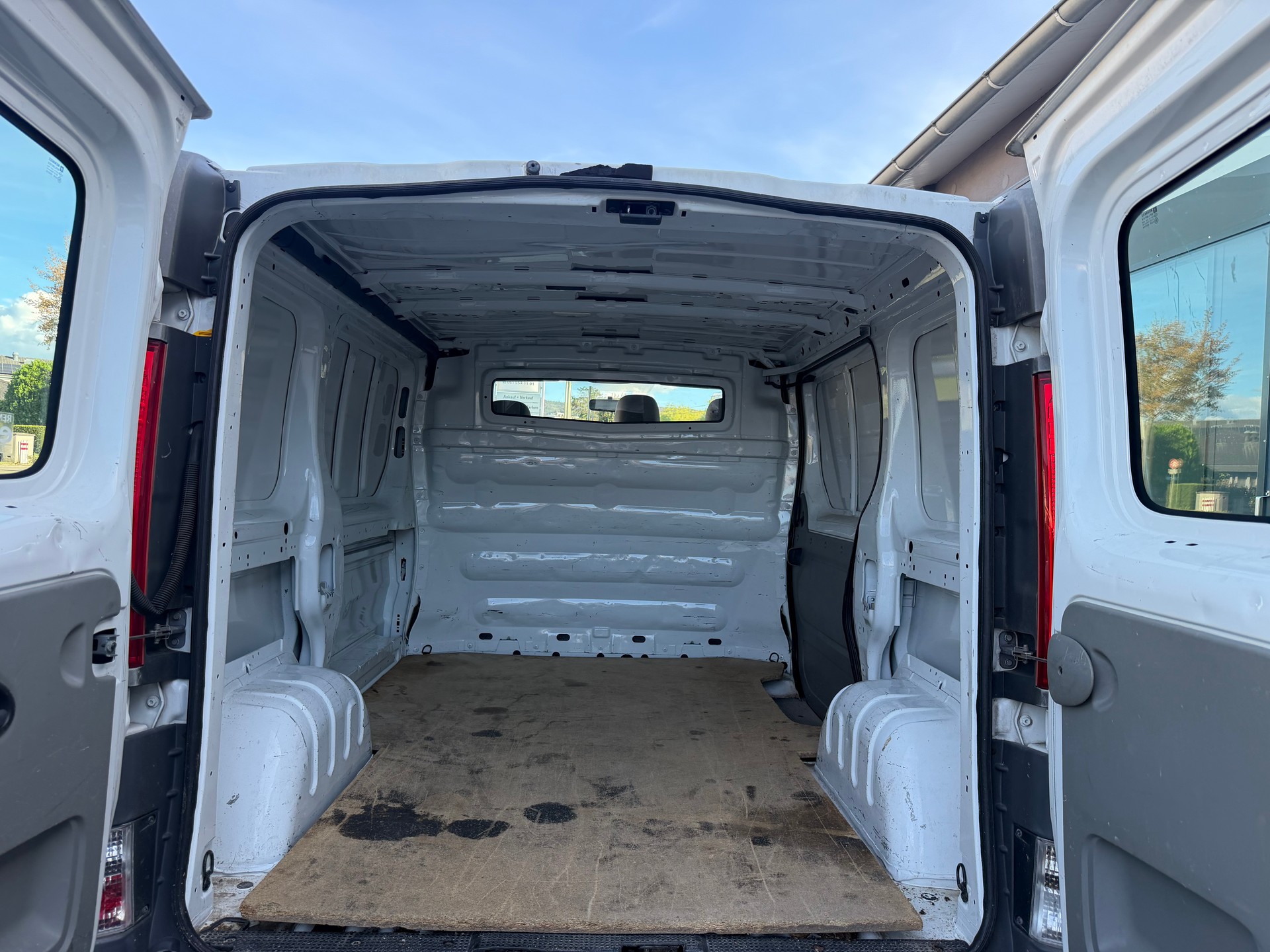 RENAULT Trafic 2.0 dCi 90 2.7t L1H1-image-8