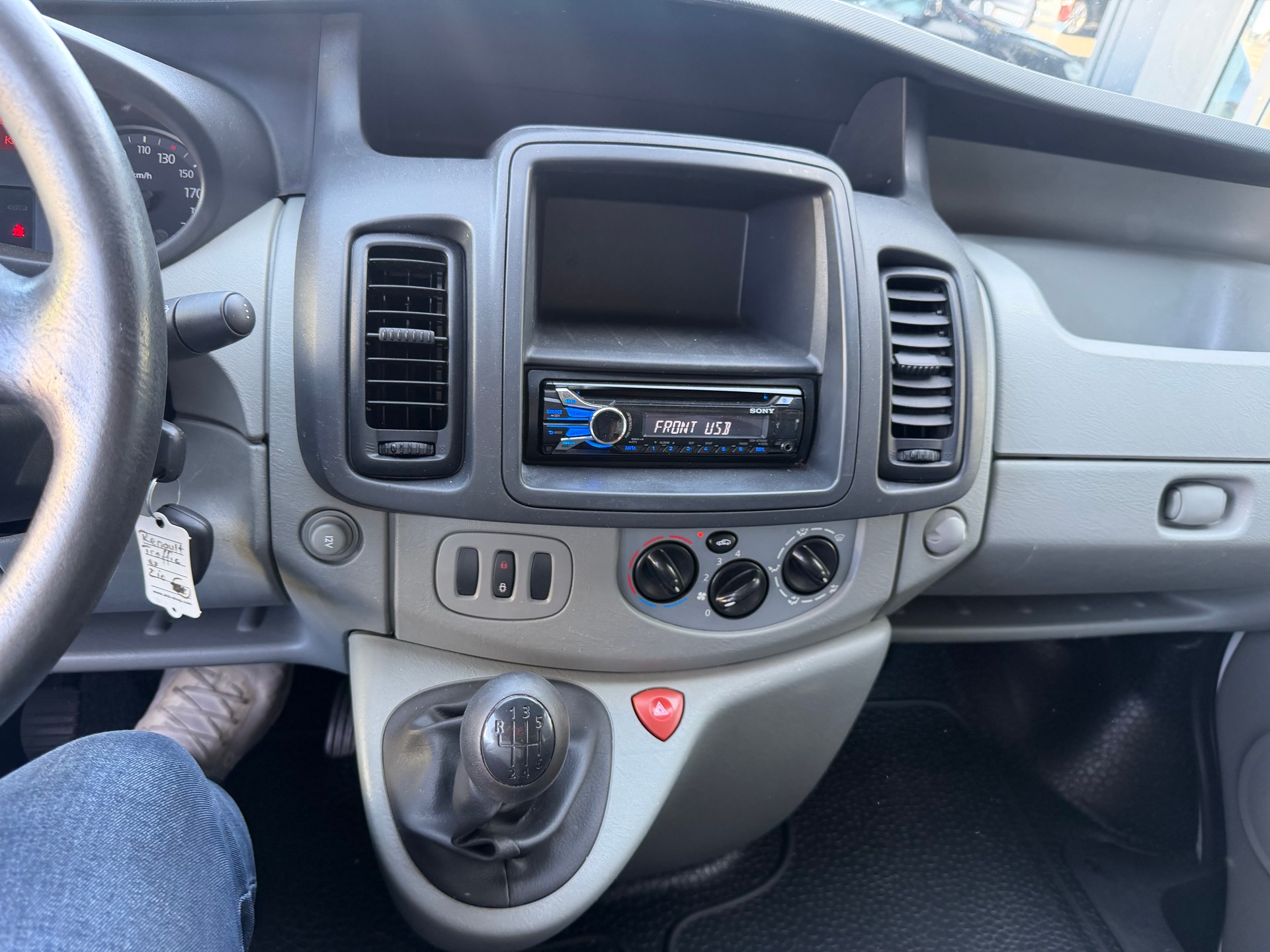 RENAULT Trafic 2.0 dCi 90 2.7t L1H1-image-12