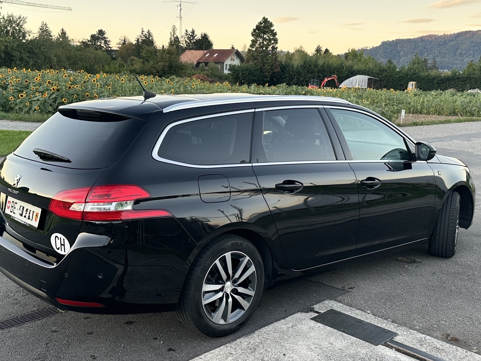 PEUGEOT 1.2 PureTech 130 Tech Edition S/S-image-1