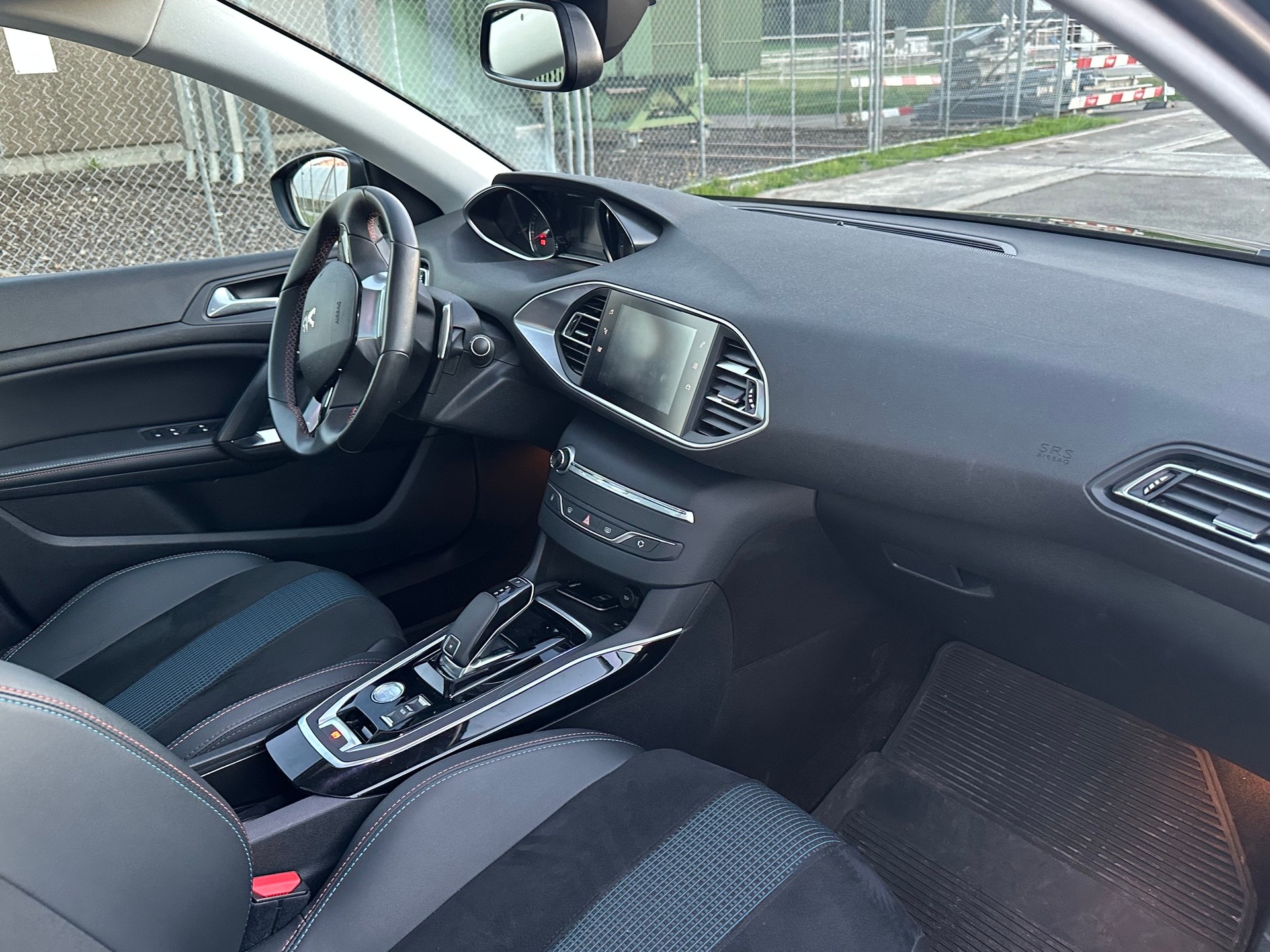 PEUGEOT 1.2 PureTech 130 Tech Edition S/S-image-2