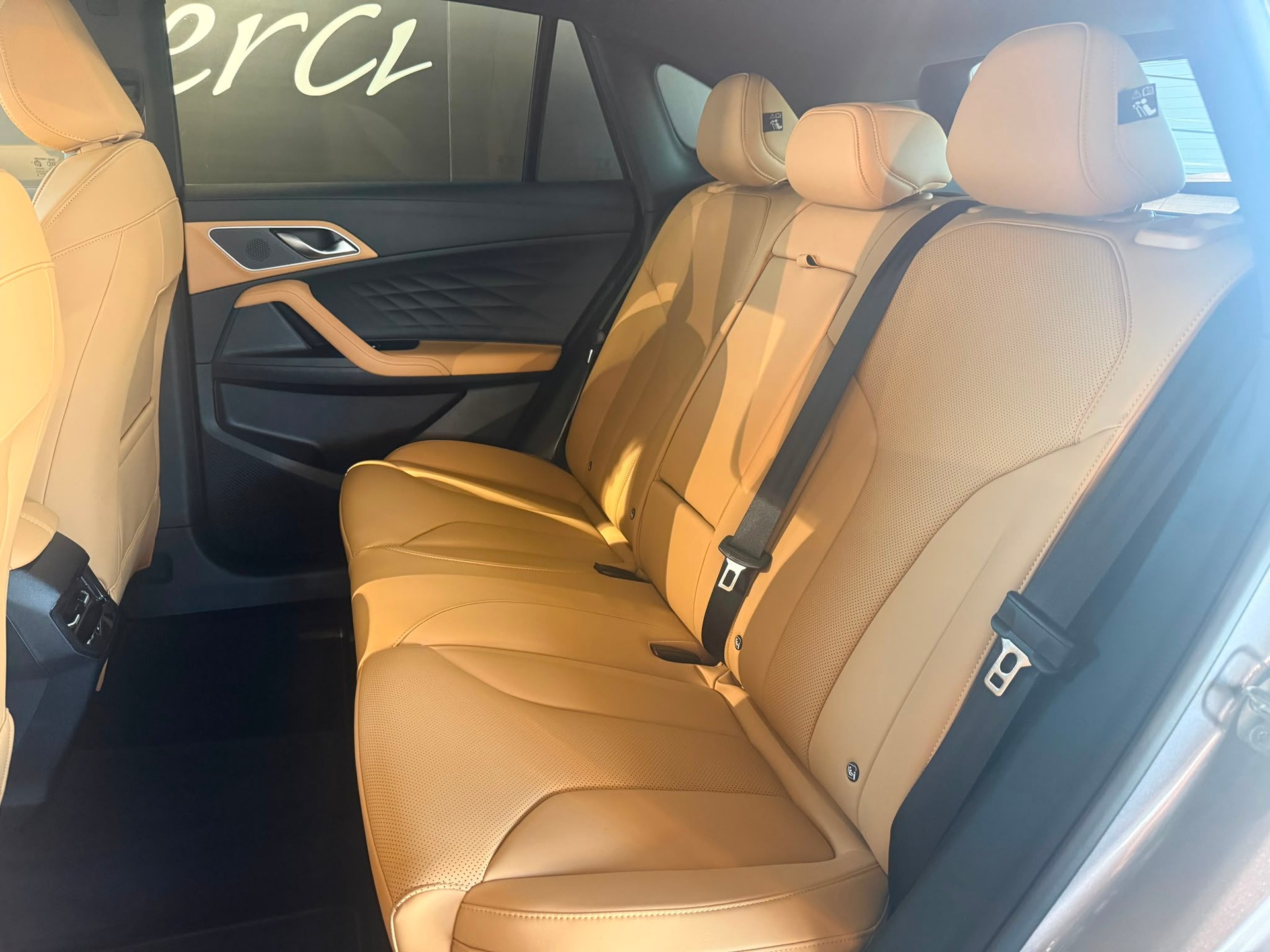 MG HS 1.5 T HEV Luxury-image-5