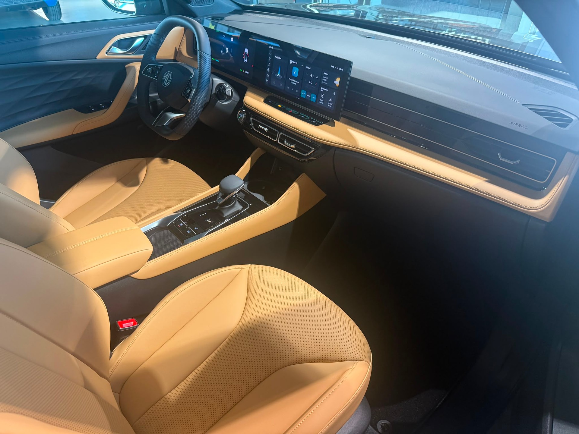 MG HS 1.5 T HEV Luxury-image-9