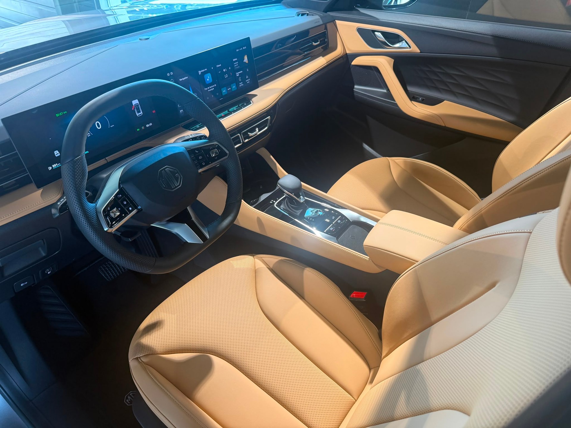 MG HS 1.5 T HEV Luxury-image-7