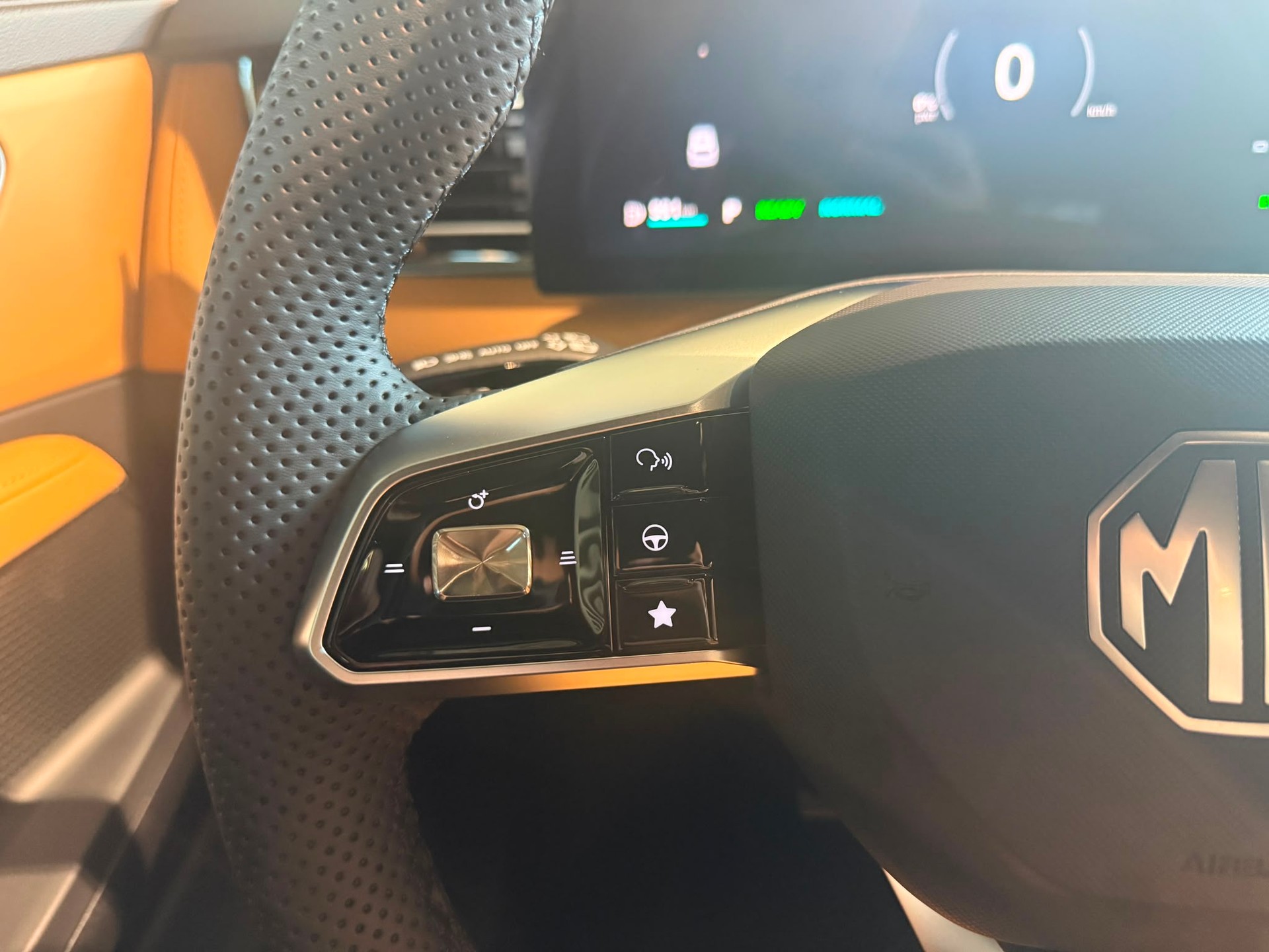 MG HS 1.5 T HEV Luxury-image-11