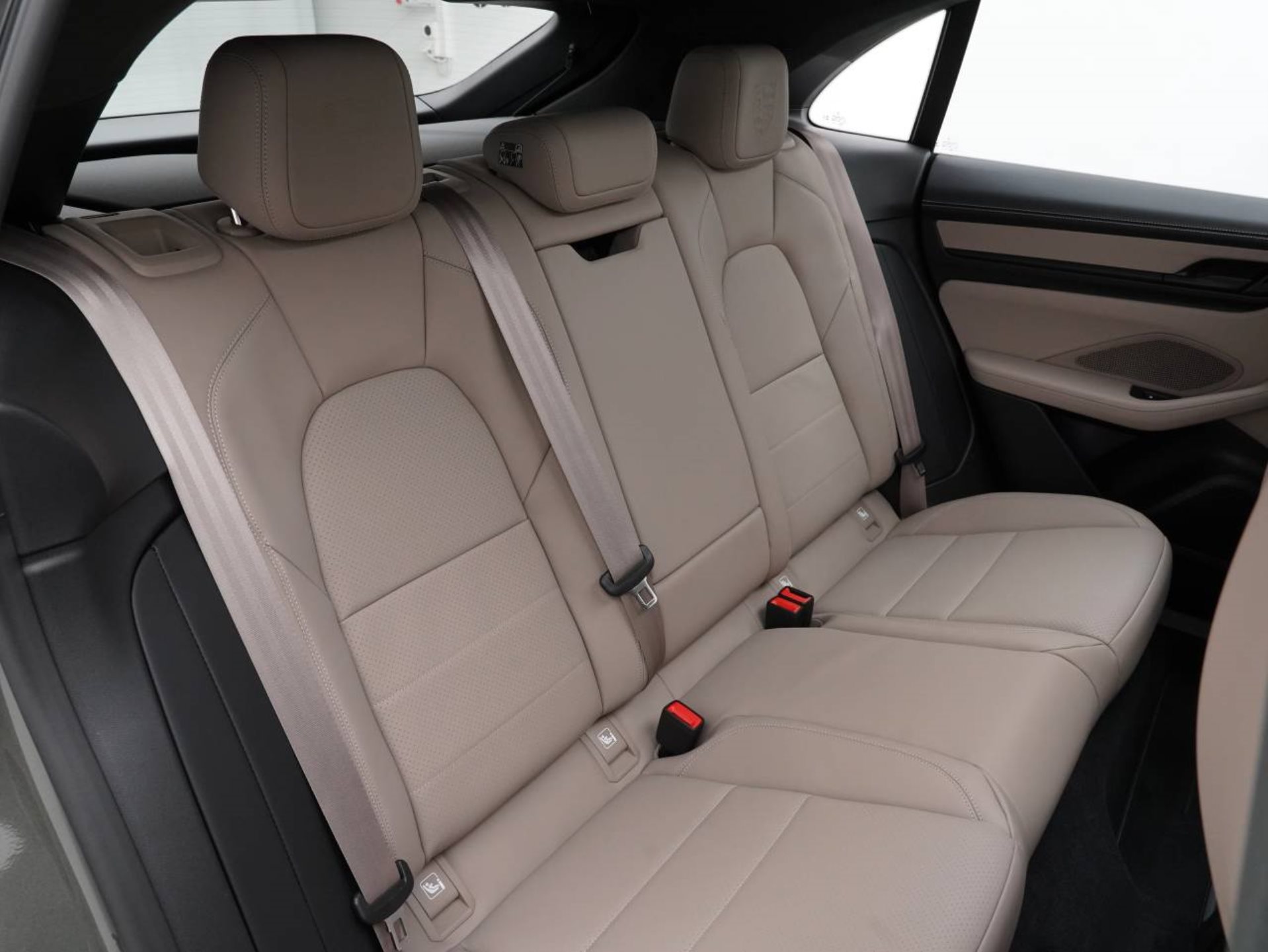 PORSCHE Macan Turbo-image-30
