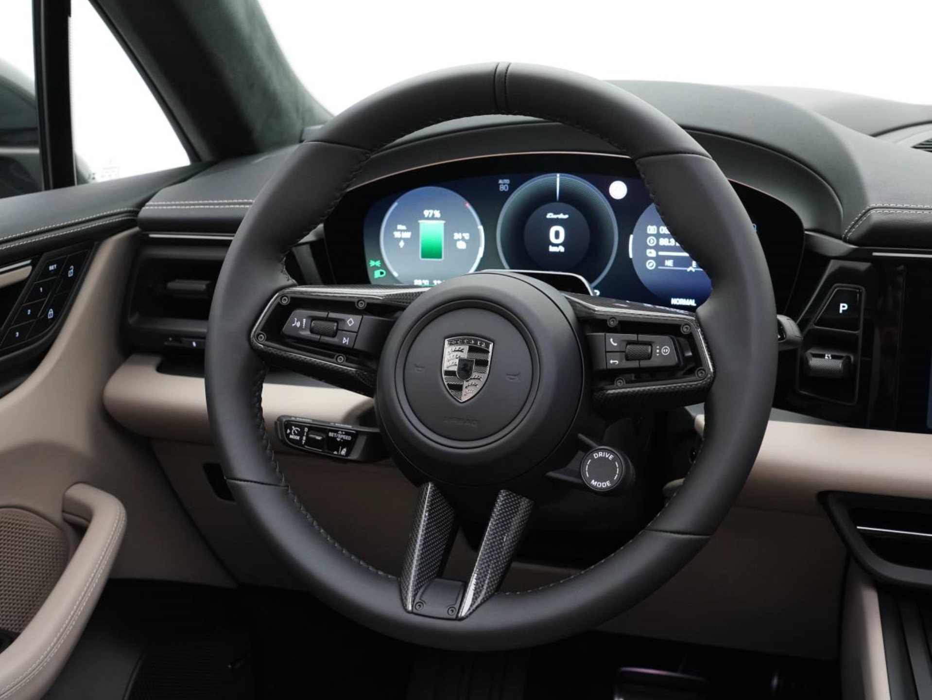 PORSCHE Macan Turbo-image-15