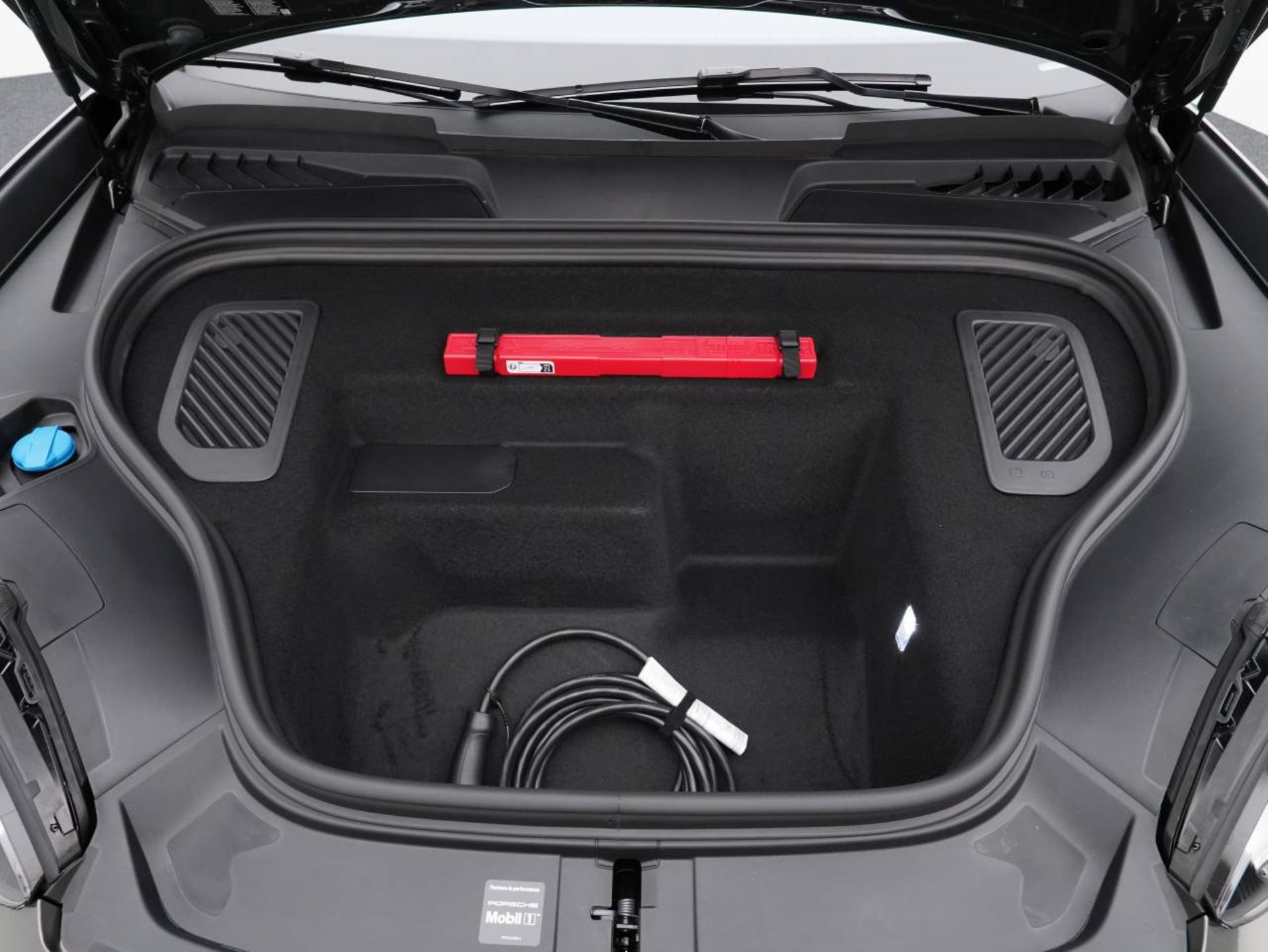 PORSCHE Macan Turbo-image-31