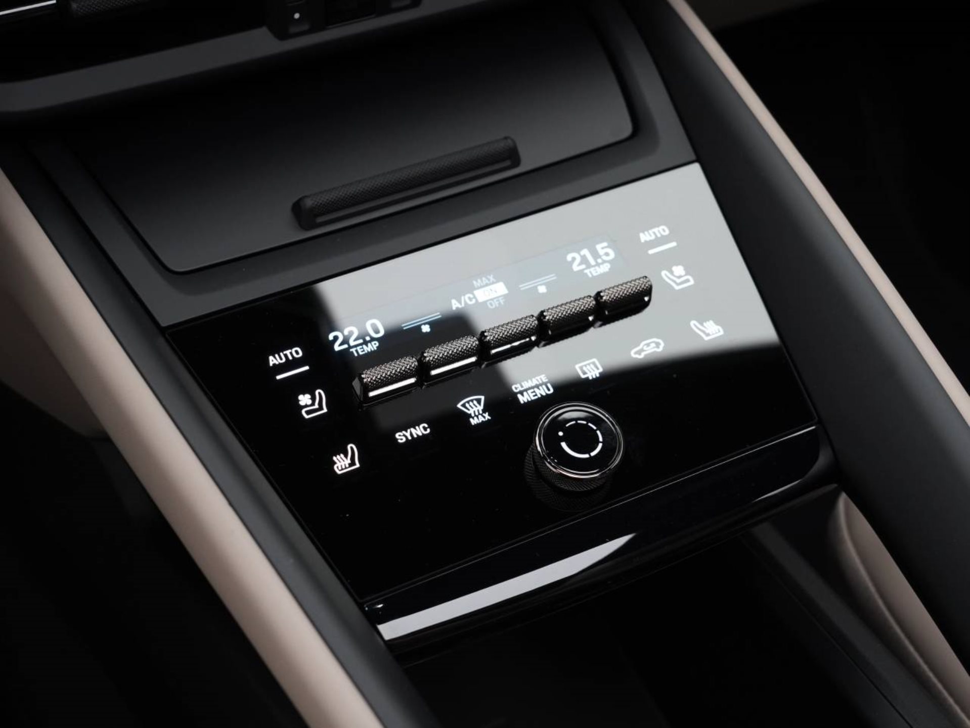 PORSCHE Macan Turbo-image-19