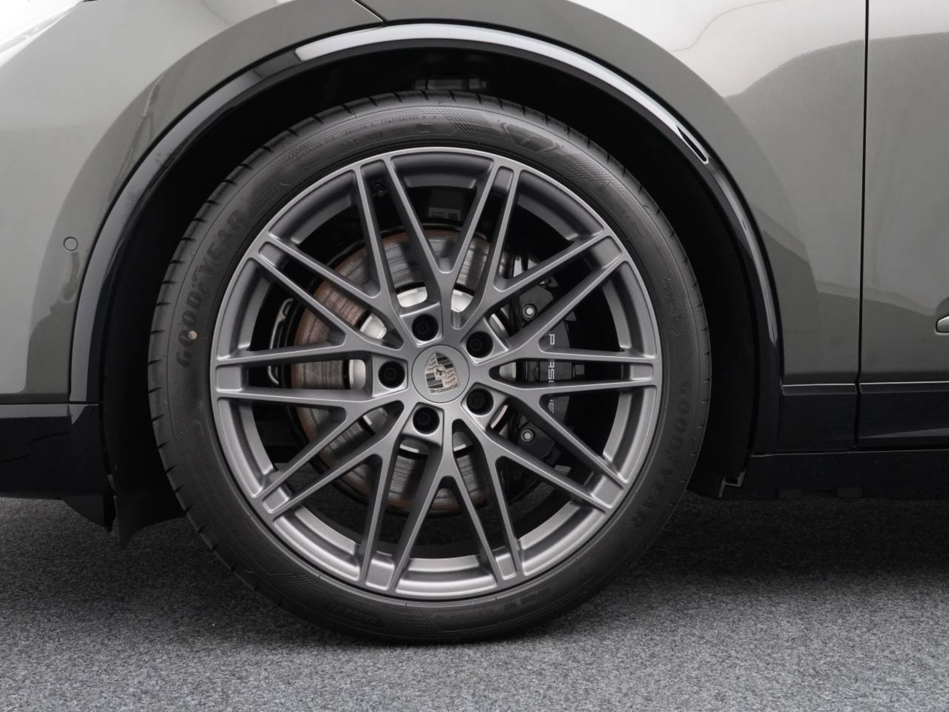 PORSCHE Macan Turbo-image-10