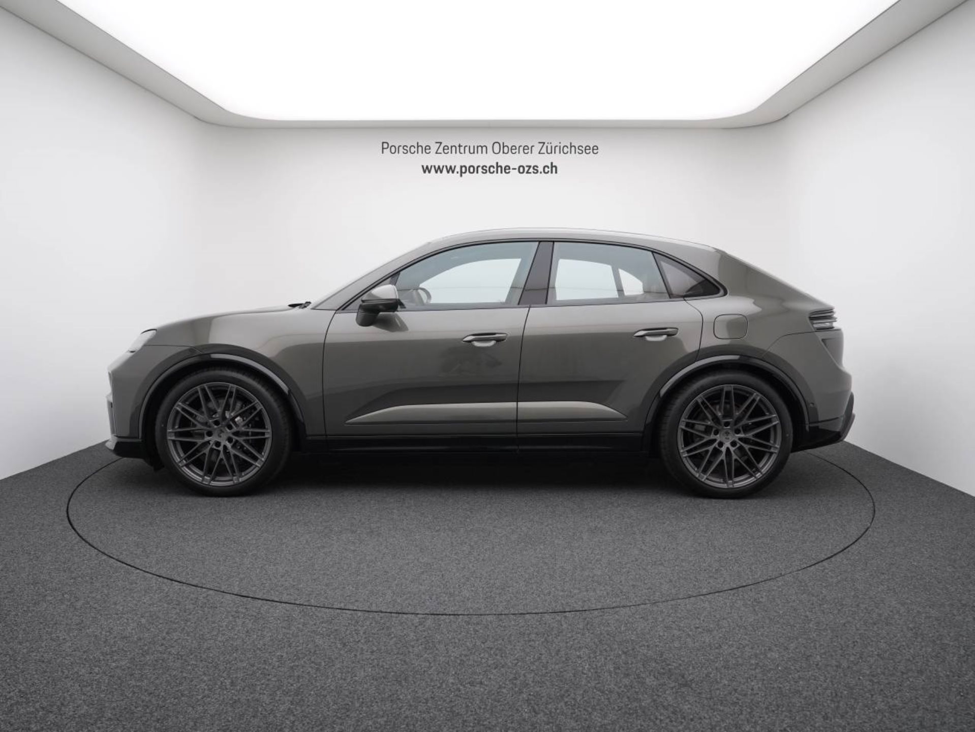 PORSCHE Macan Turbo-image-1