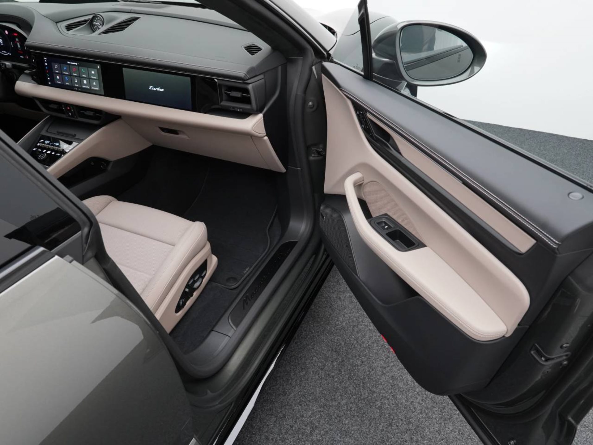 PORSCHE Macan Turbo-image-23