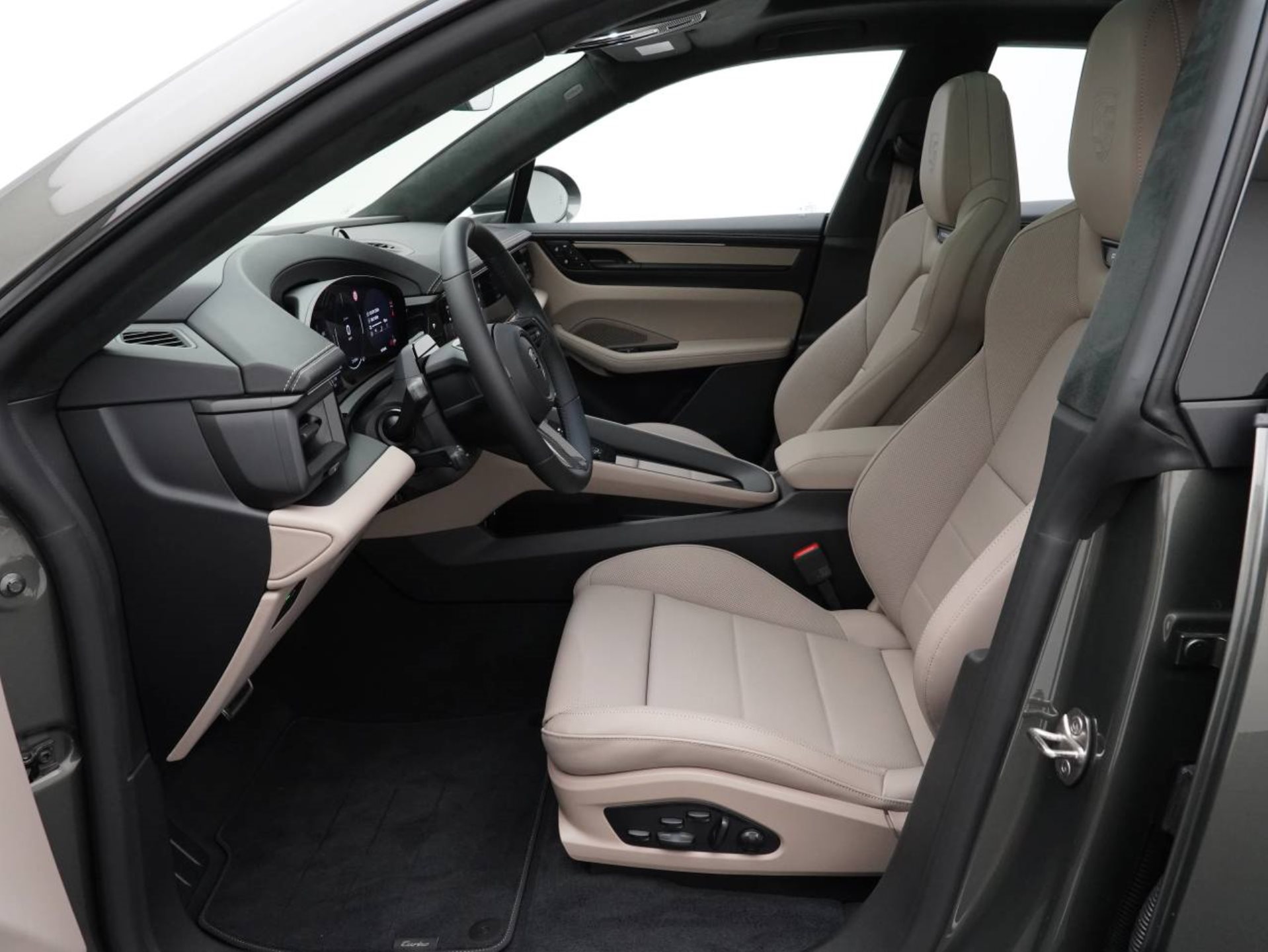 PORSCHE Macan Turbo-image-4