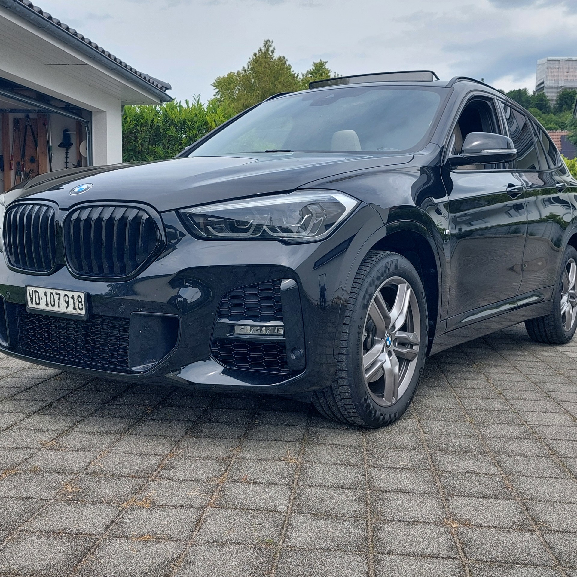 BMW 25i xDrive-image-2