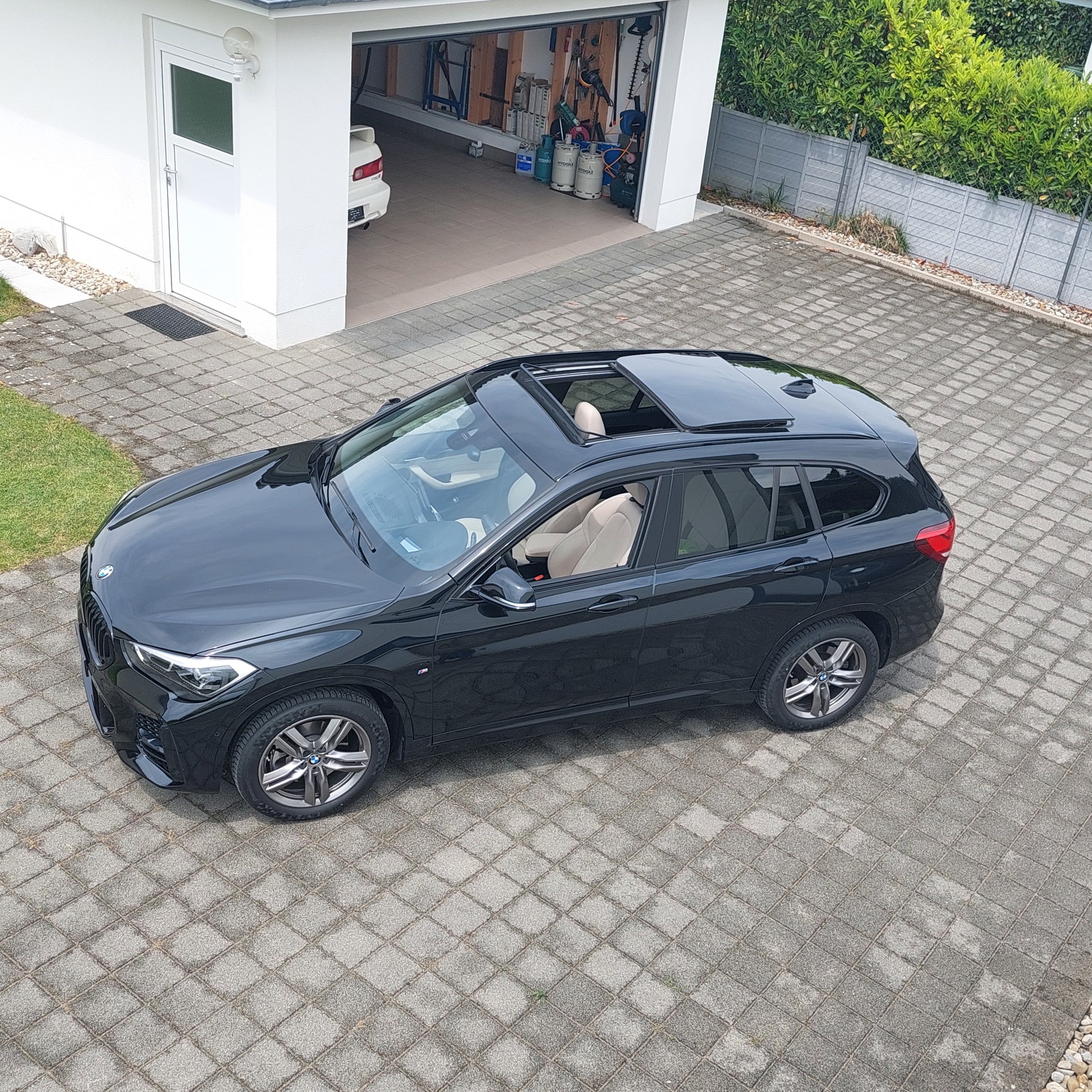 BMW 25i xDrive-image-0
