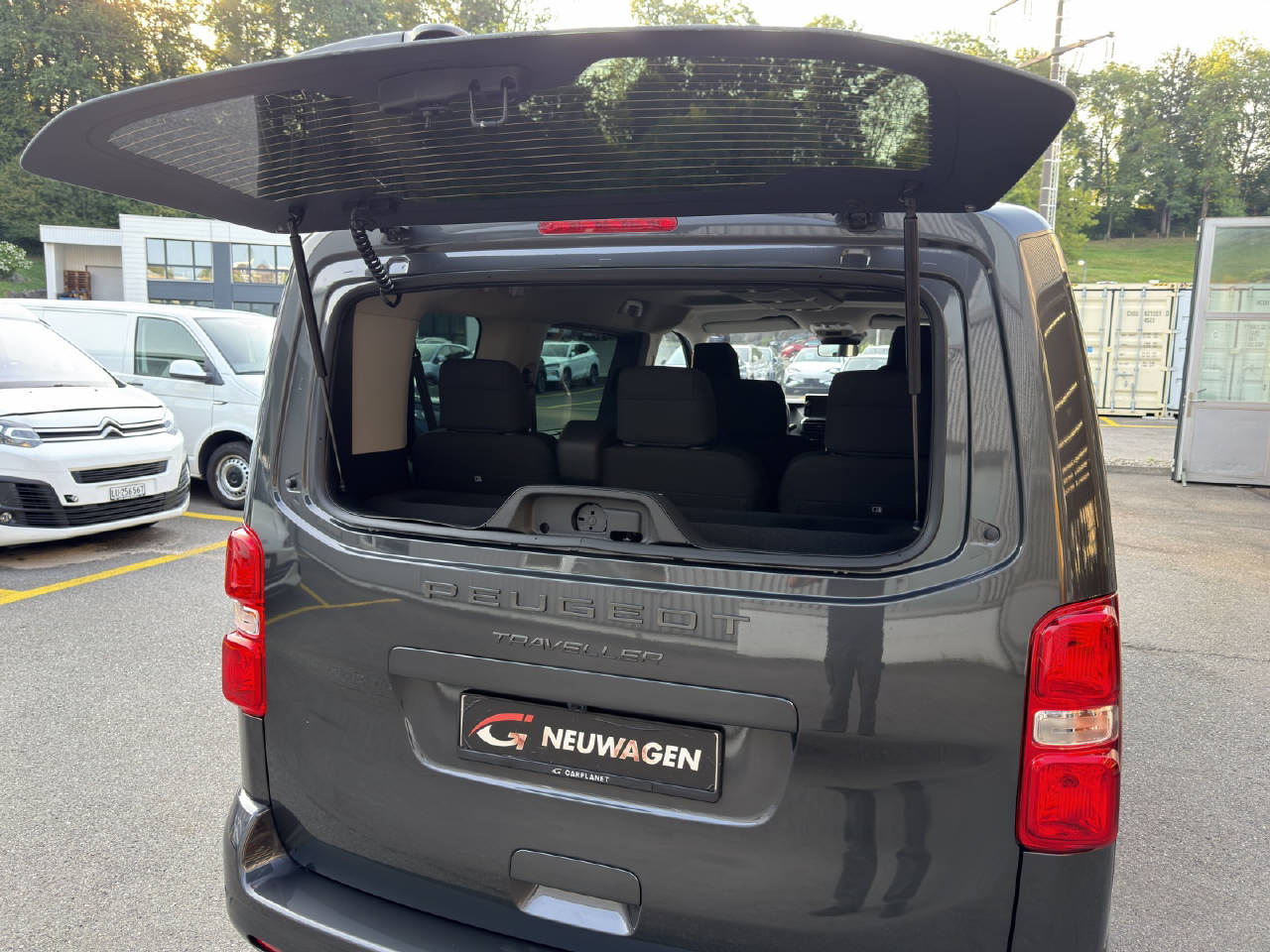PEUGEOT Traveller Standard 2.2 BlueHDi Family Edition-image-12