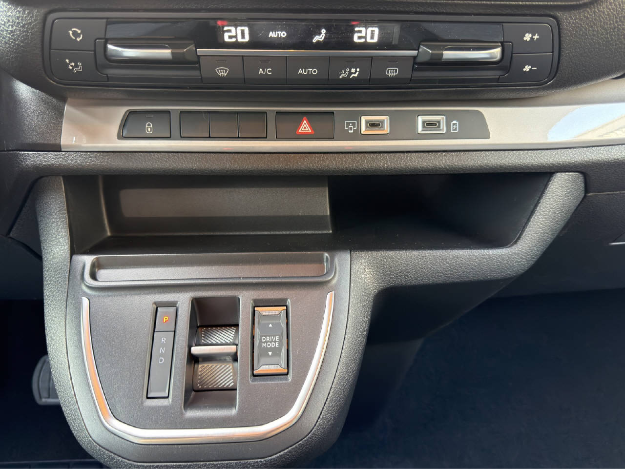 PEUGEOT Traveller Standard 2.2 BlueHDi Family Edition-image-7